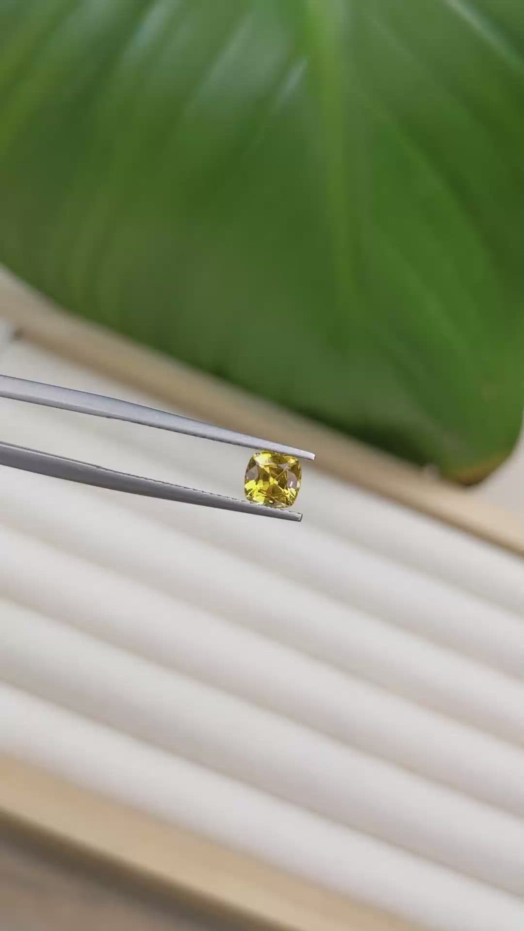 1.00 Ct. Yellow Sapphire from Ceylon (Sri Lanka) Size Video