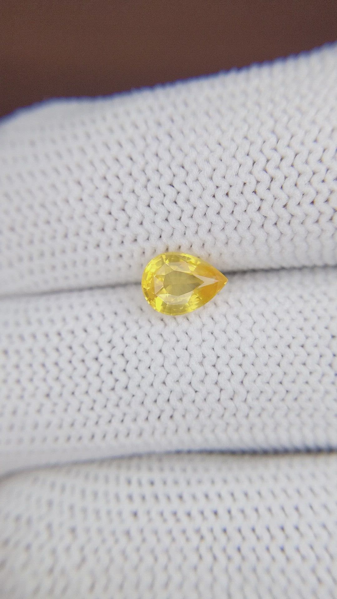 1.06 Ct. Yellow Sapphire from Ceylon (Sri Lanka) Size Video