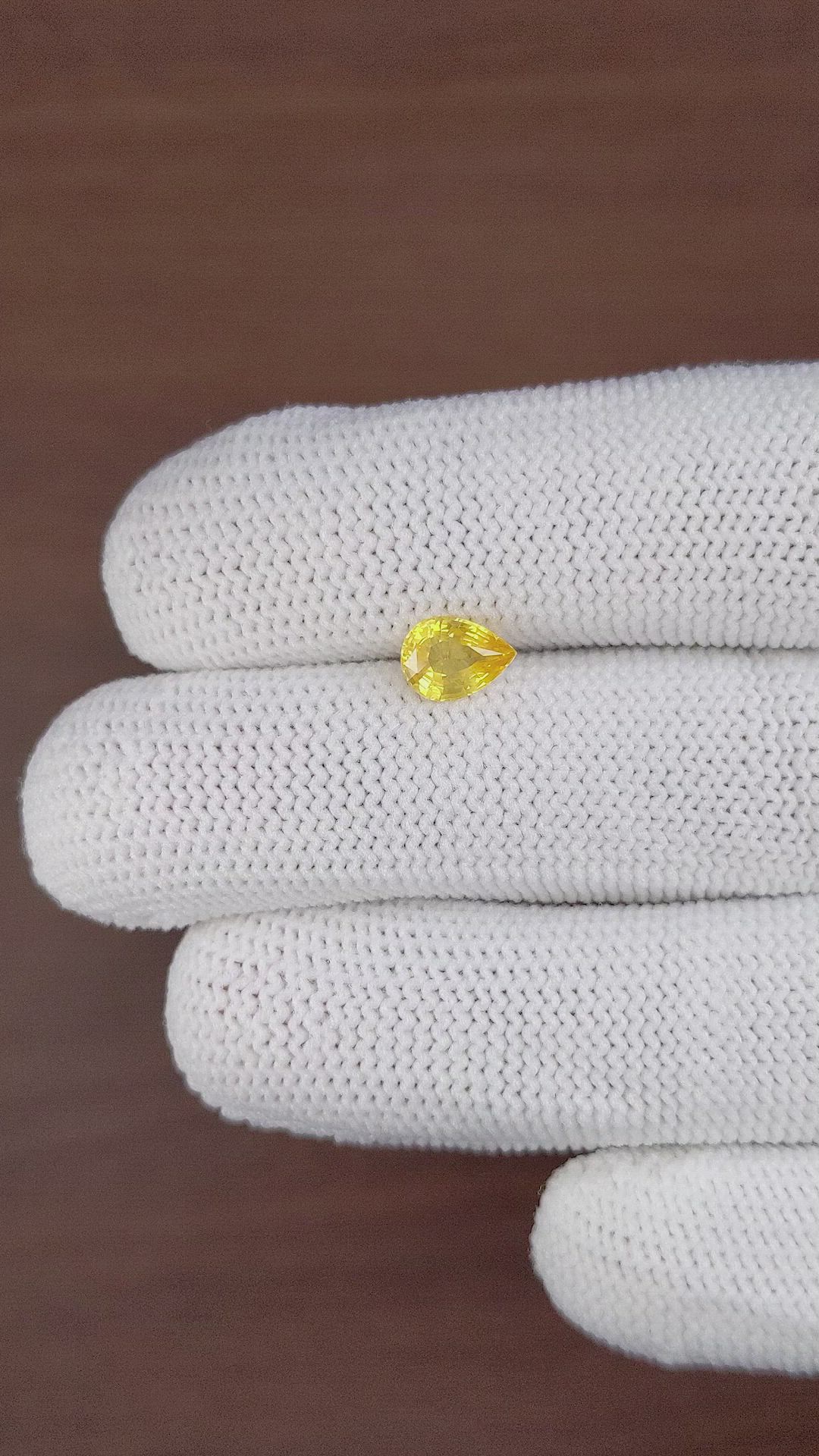 1.06 Ct. Yellow Sapphire from Ceylon (Sri Lanka) Size Video