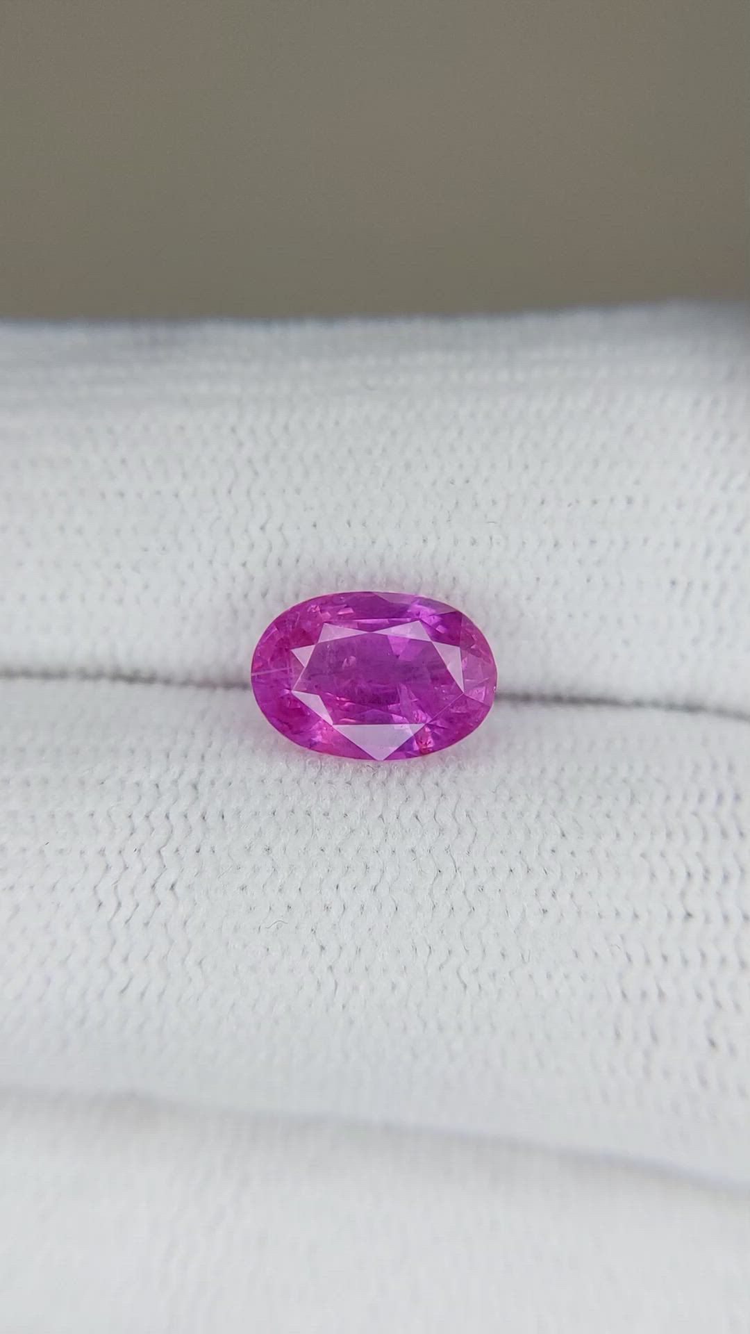 2.21 Ct. Pink Sapphire from Ceylon (Sri Lanka) Size Video