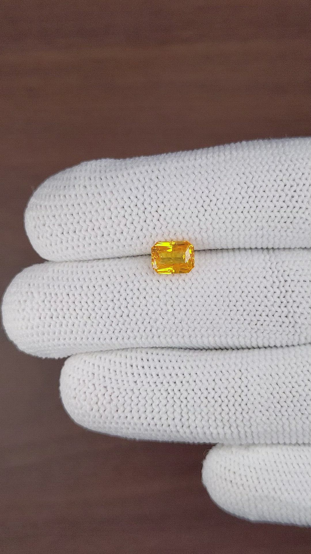 1.63 Ct. Yellowish Orange Sapphire from Ceylon (Sri Lanka) Size Video