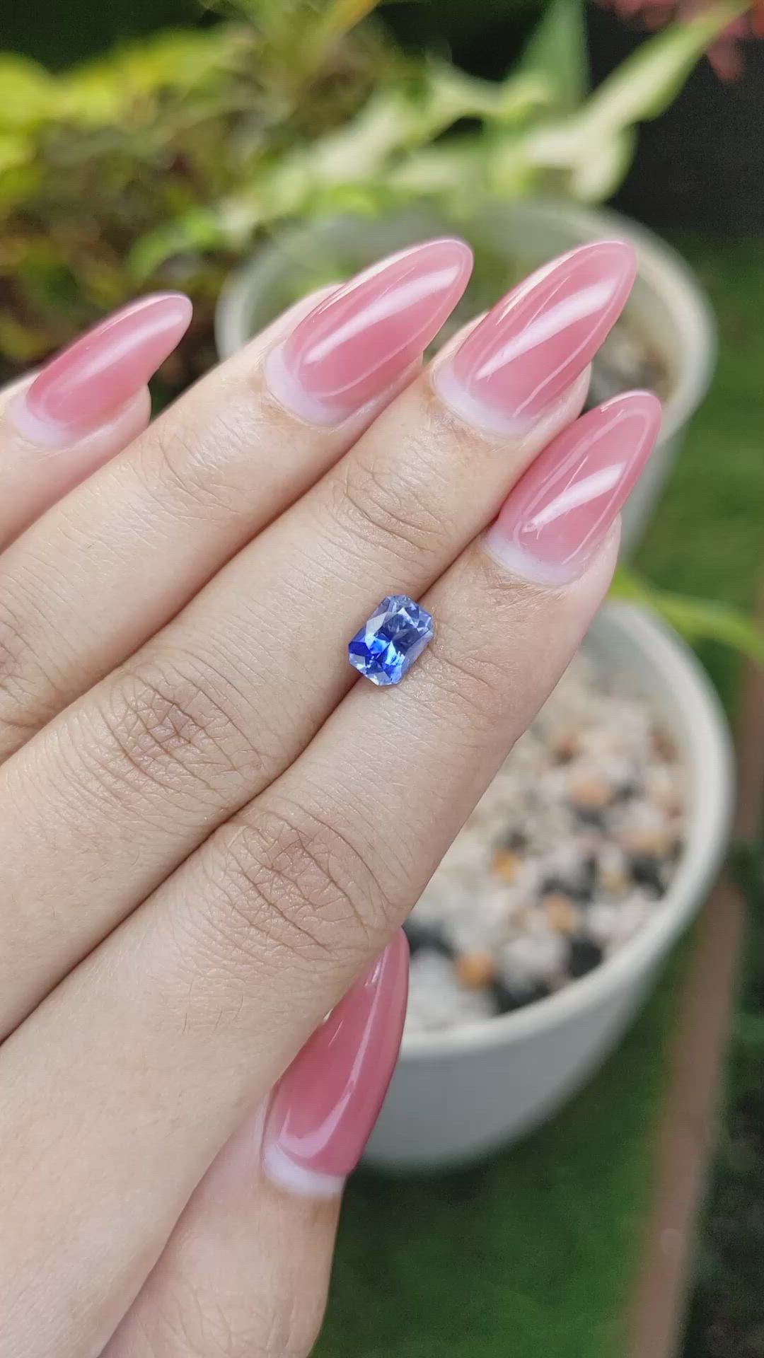 1.42 Ct. Bi Color Sapphire from Ceylon (Sri Lanka) Size Video