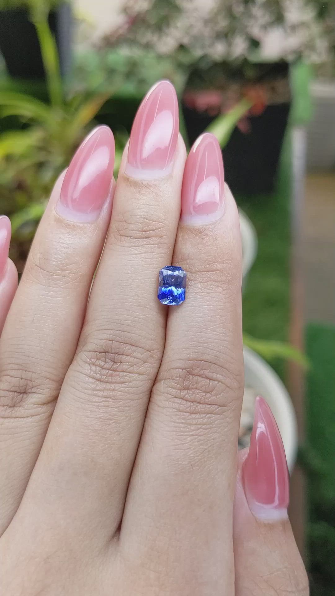 1.42 Ct. Bi Color Sapphire from Ceylon (Sri Lanka) Size Video
