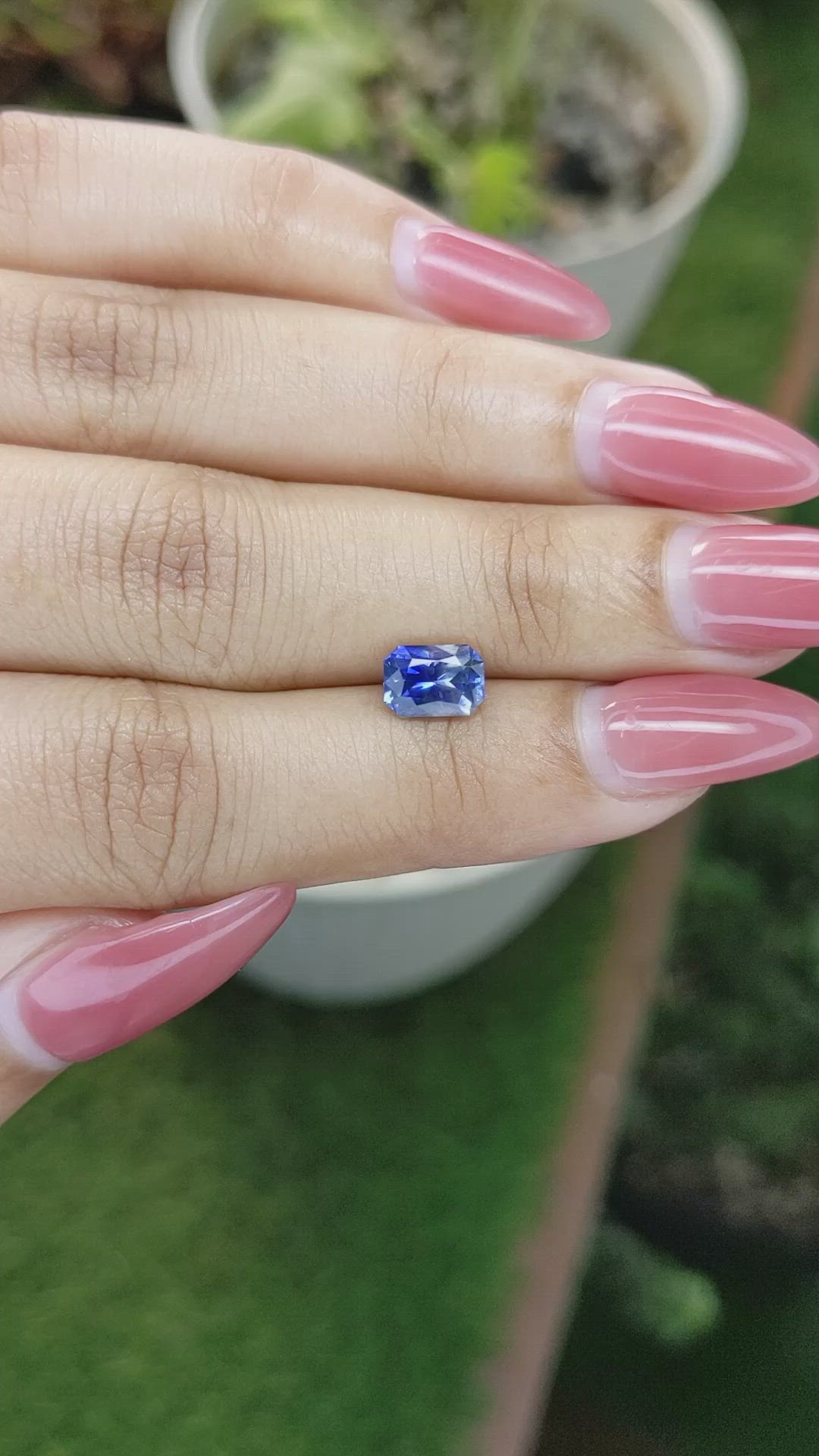 1.42 Ct. Bi Color Sapphire from Ceylon (Sri Lanka) Size Video