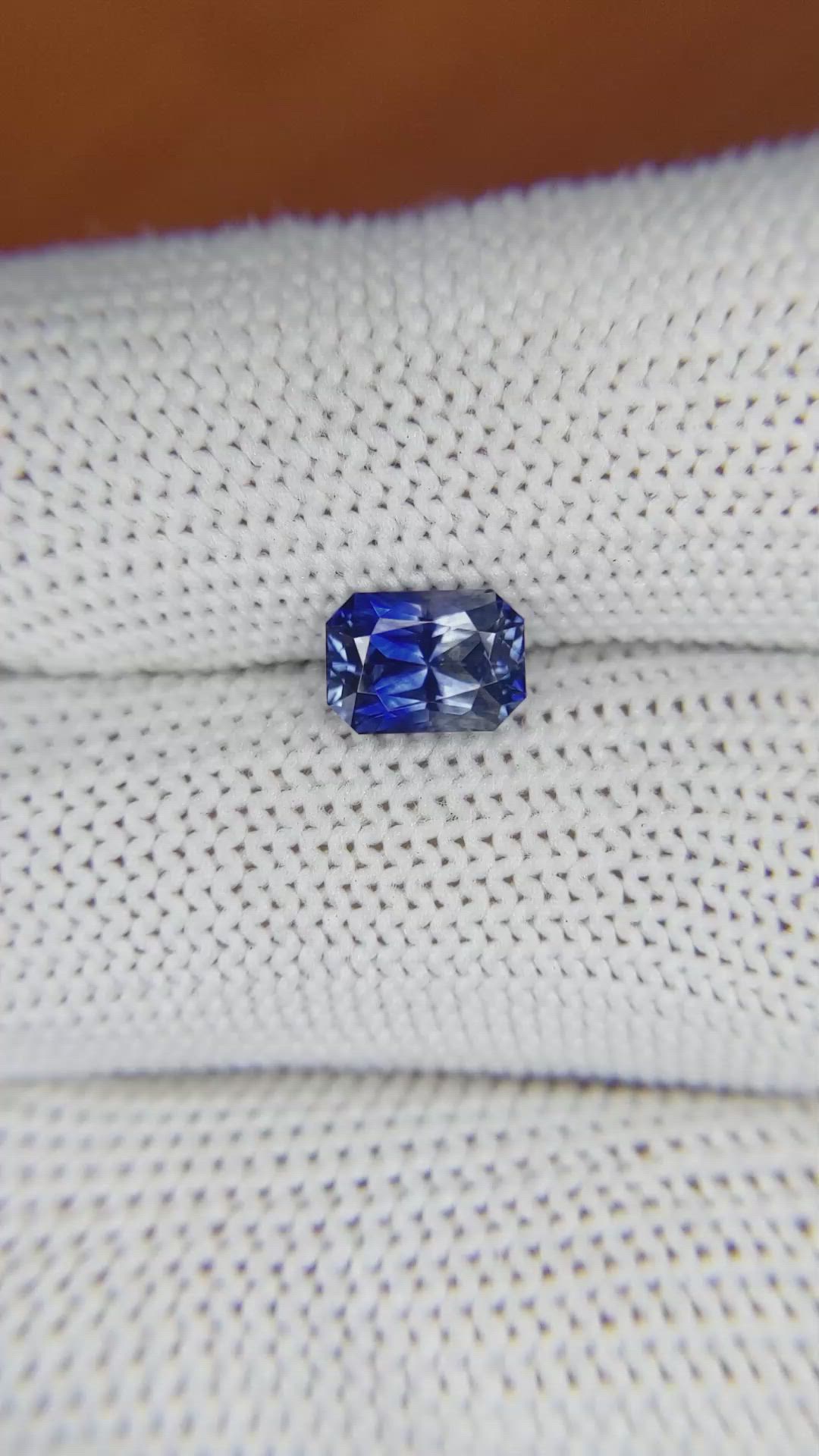 1.42 Ct. Bi Color Sapphire from Ceylon (Sri Lanka) Size Video