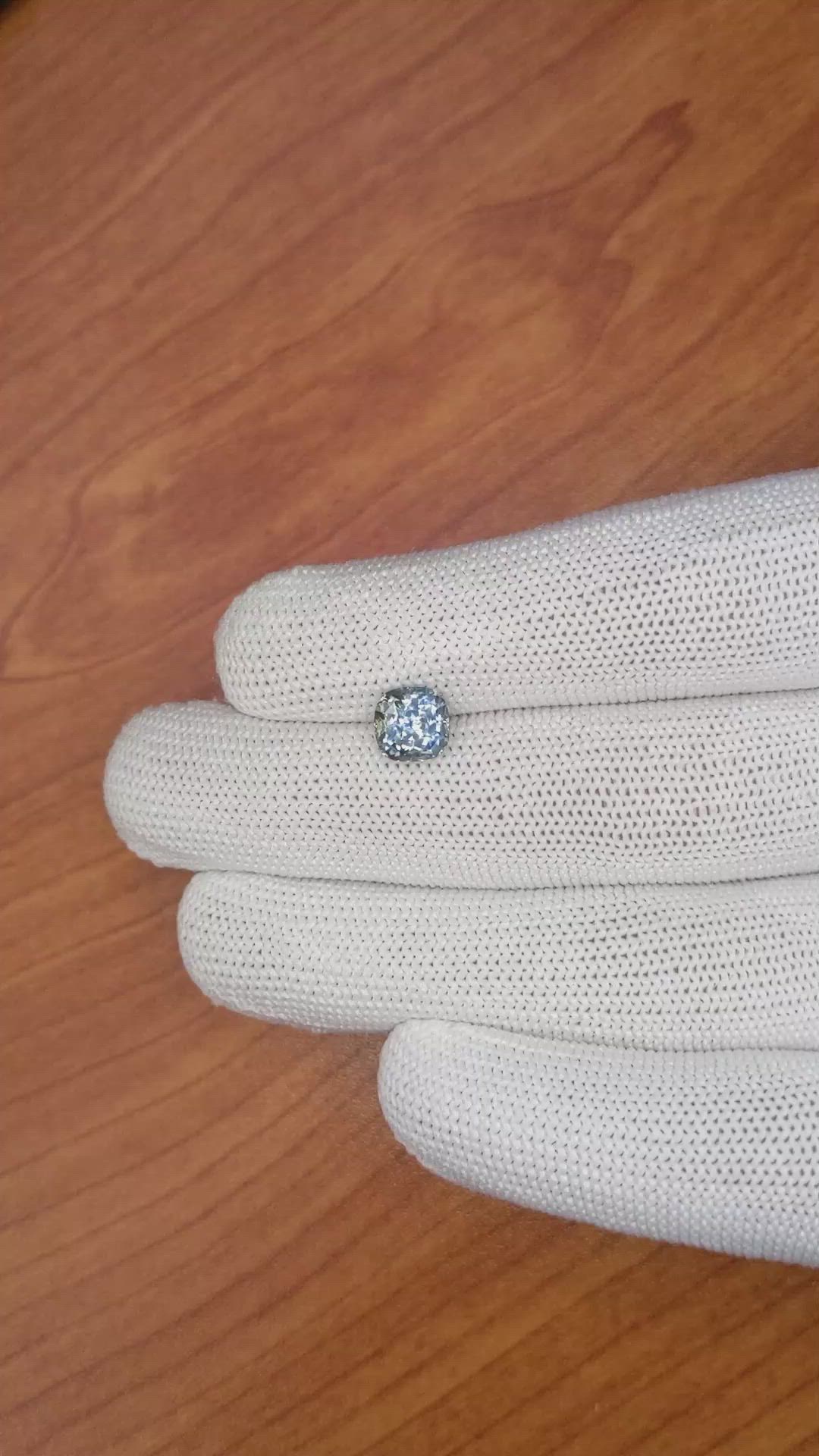 2.31 Ct. Bi Color Sapphire from Ceylon (Sri Lanka) Size Video