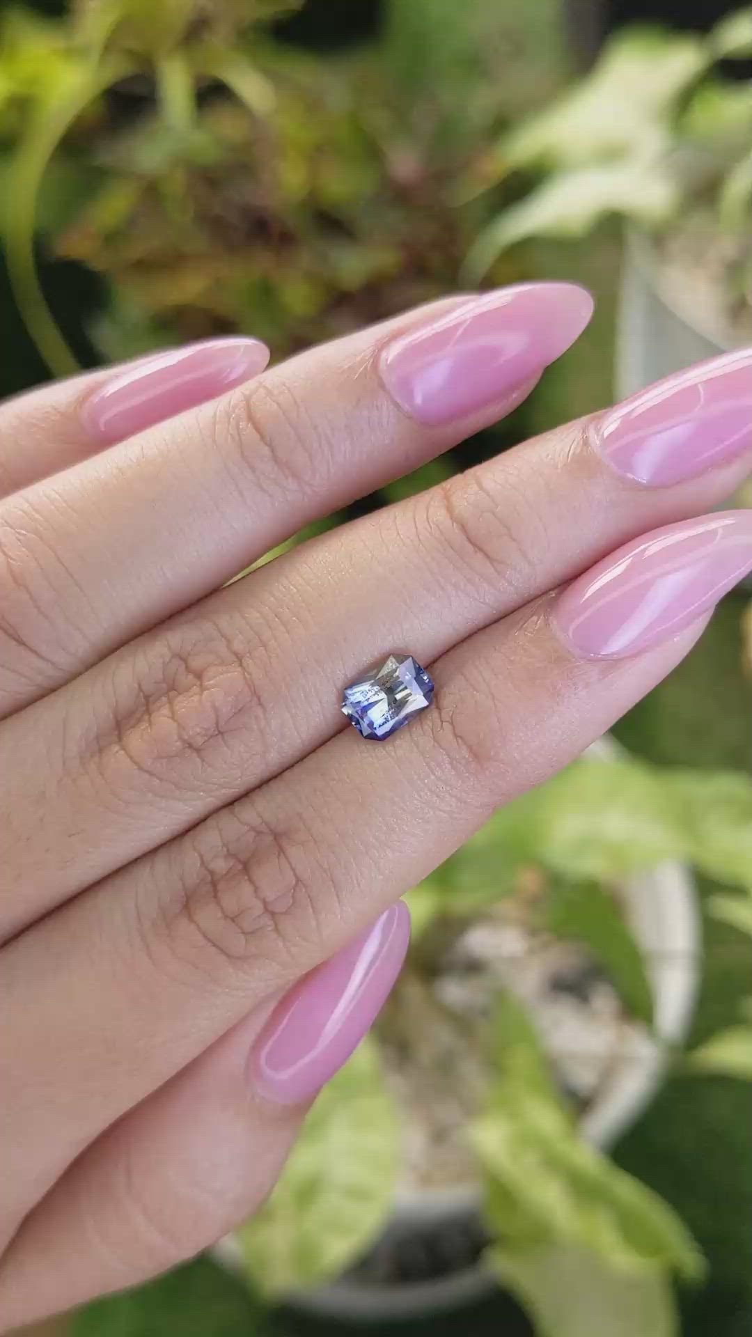 1.42 Ct. Bi Color Sapphire from Ceylon (Sri Lanka) Size Video