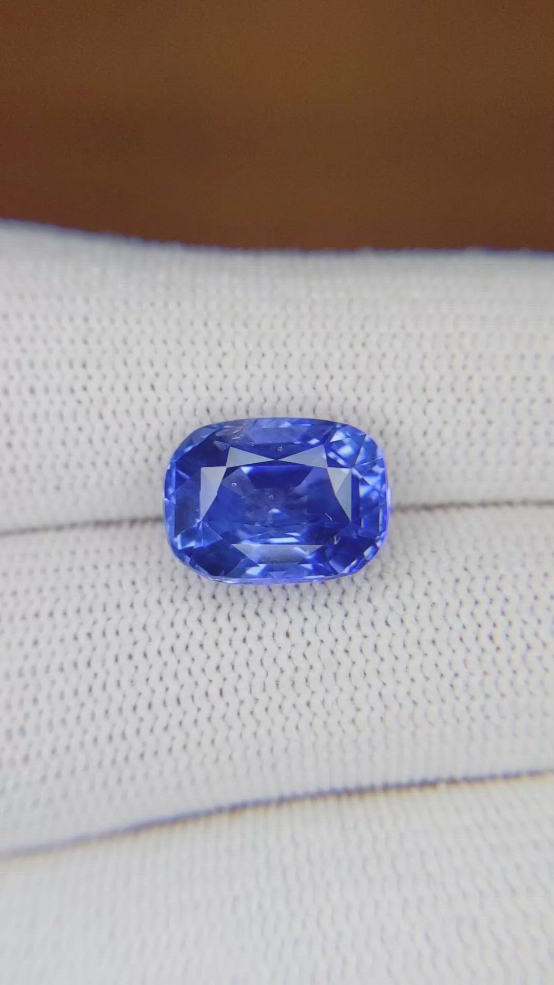 7.22 Ct. Blue Sapphire from Ceylon (Sri Lanka) Size Video