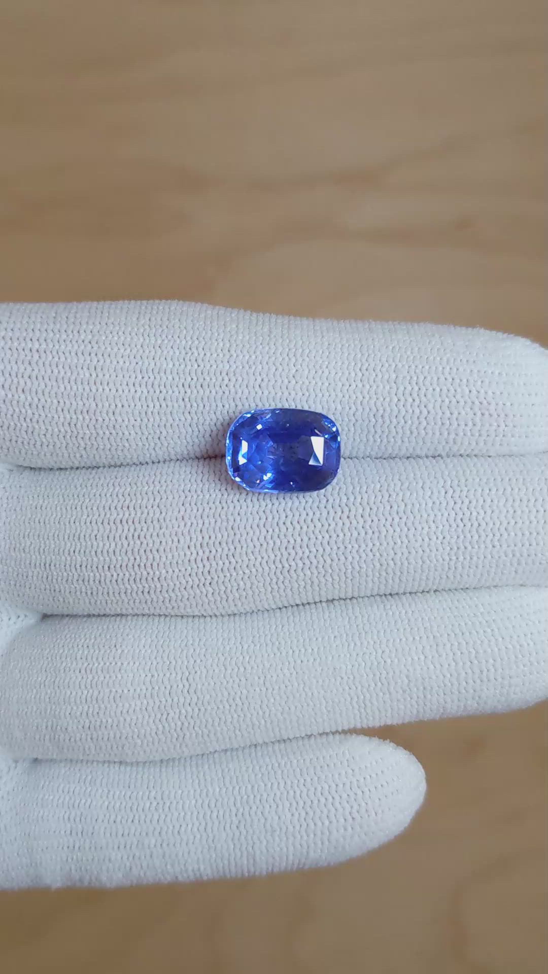 7.22 Ct. Blue Sapphire from Ceylon (Sri Lanka) Size Video