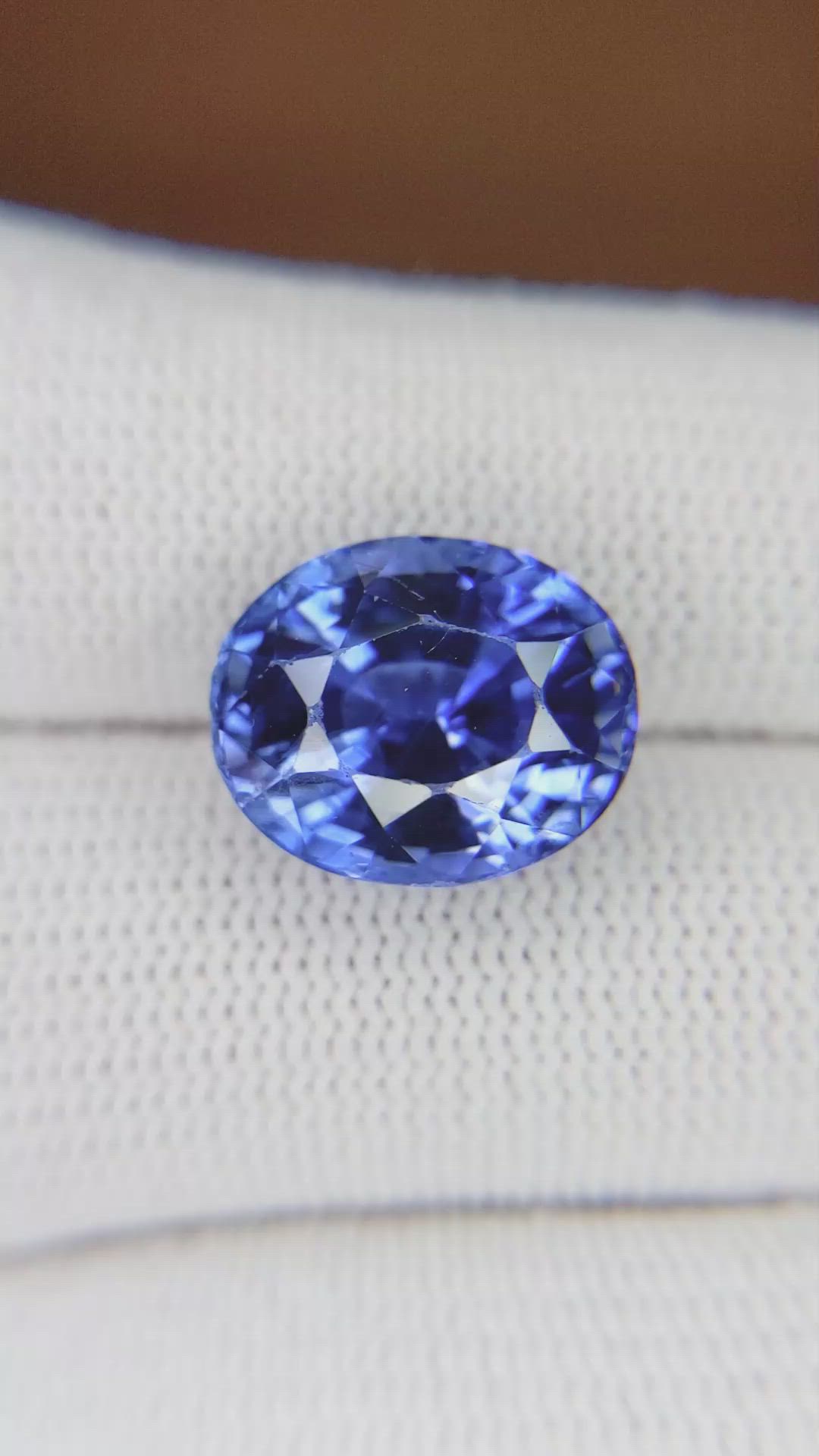 9.77 Ct. Blue Sapphire from Ceylon (Sri Lanka) Size Video