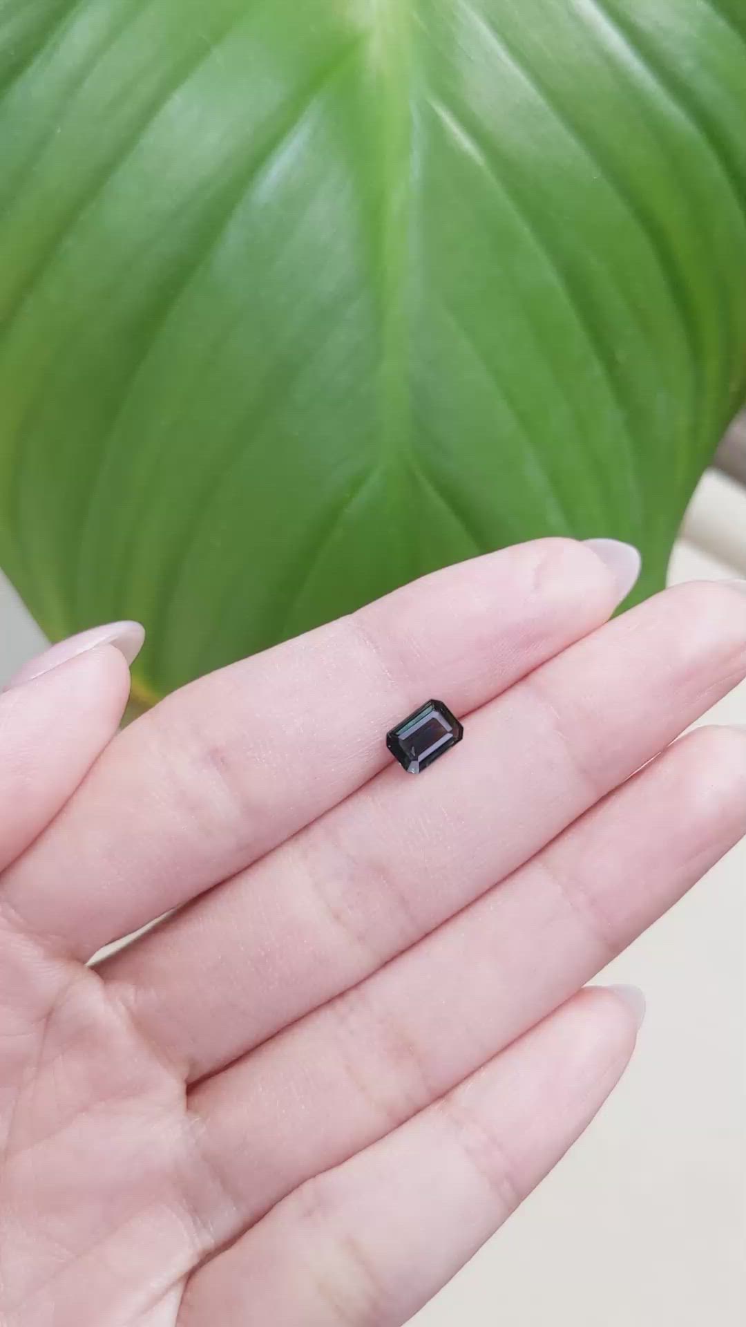 1.00 Ct. Greenish Blue Sapphire from Ceylon (Sri Lanka) Size Video