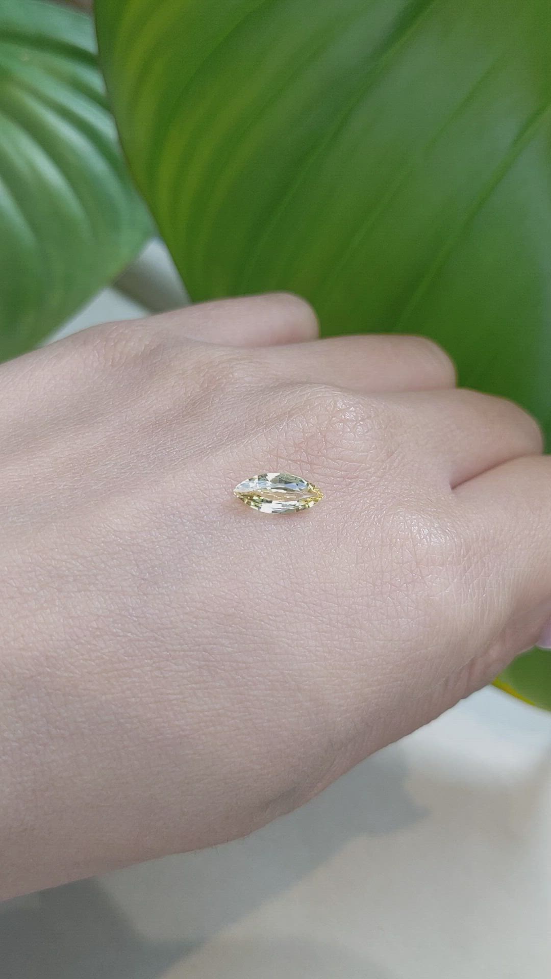 1.00 Ct. Yellow Sapphire from Ceylon (Sri Lanka) Size Video