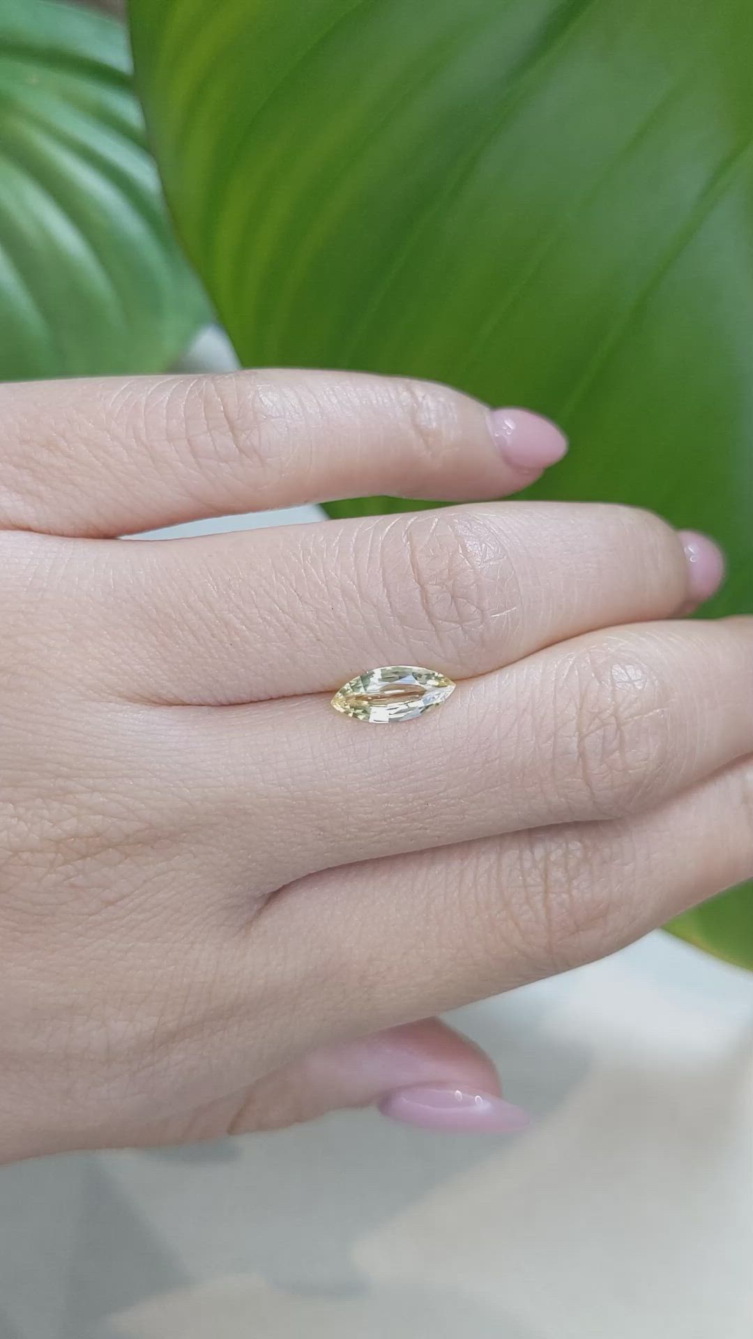 1.00 Ct. Yellow Sapphire from Ceylon (Sri Lanka) Size Video