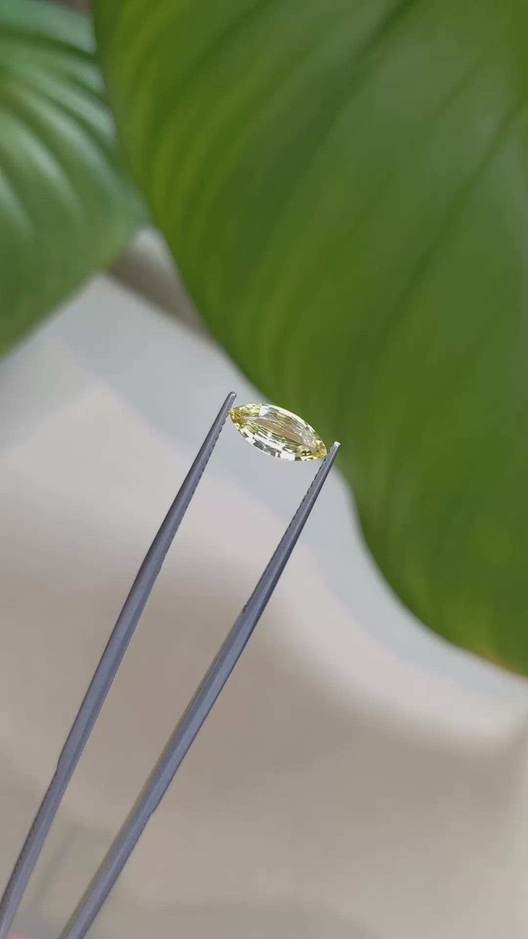 1.00 Ct. Yellow Sapphire from Ceylon (Sri Lanka) Size Video