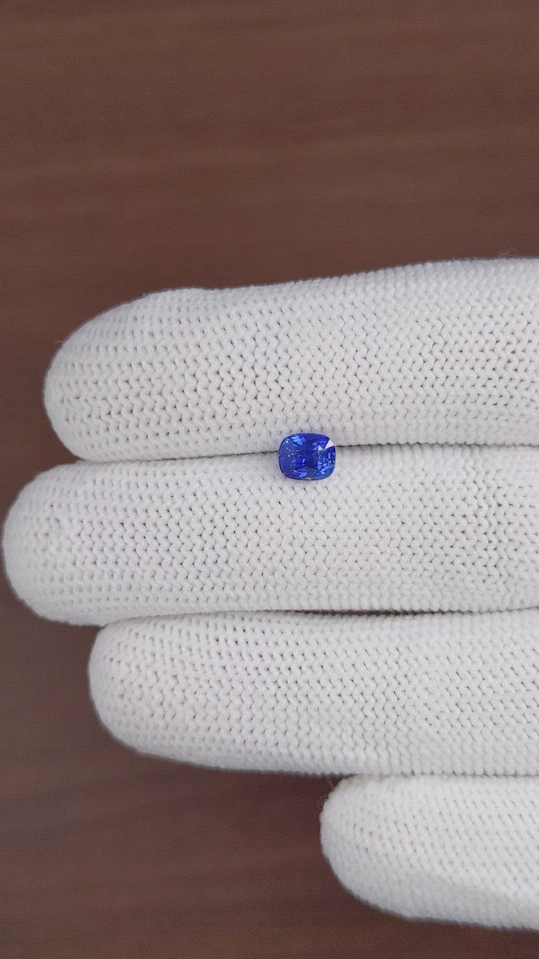 1.06 Ct. Blue Sapphire from Ceylon (Sri Lanka) Size Video