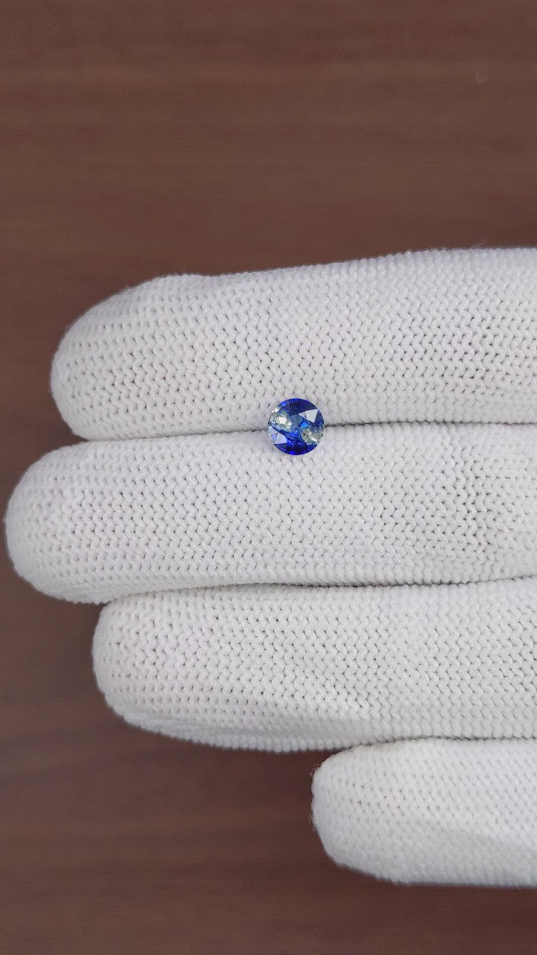 0.84 Ct. Bi Color Sapphire from Ceylon (Sri Lanka) Size Video