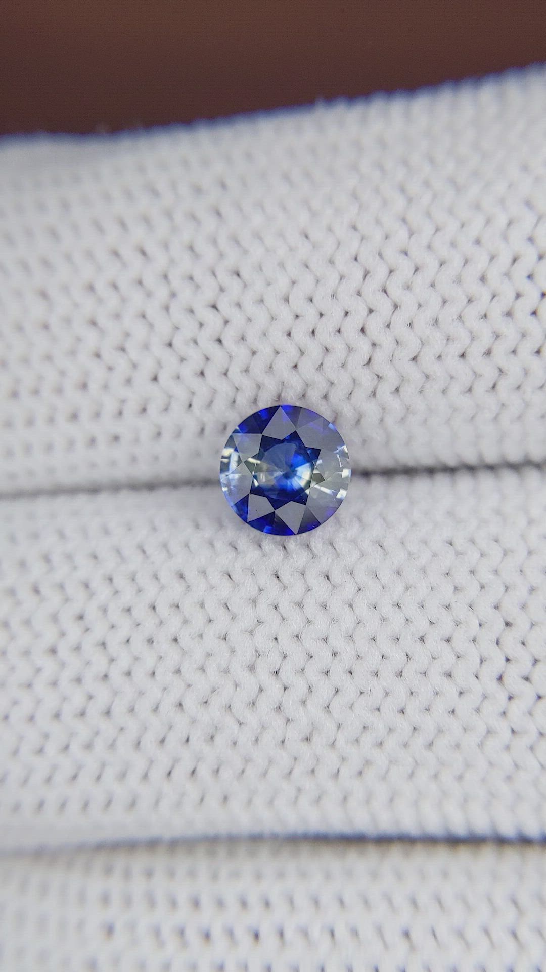 0.84 Ct. Bi Color Sapphire from Ceylon (Sri Lanka) Size Video