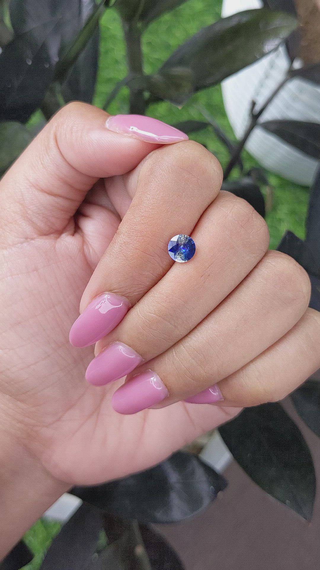 0.84 Ct. Bi Color Sapphire from Ceylon (Sri Lanka) Size Video