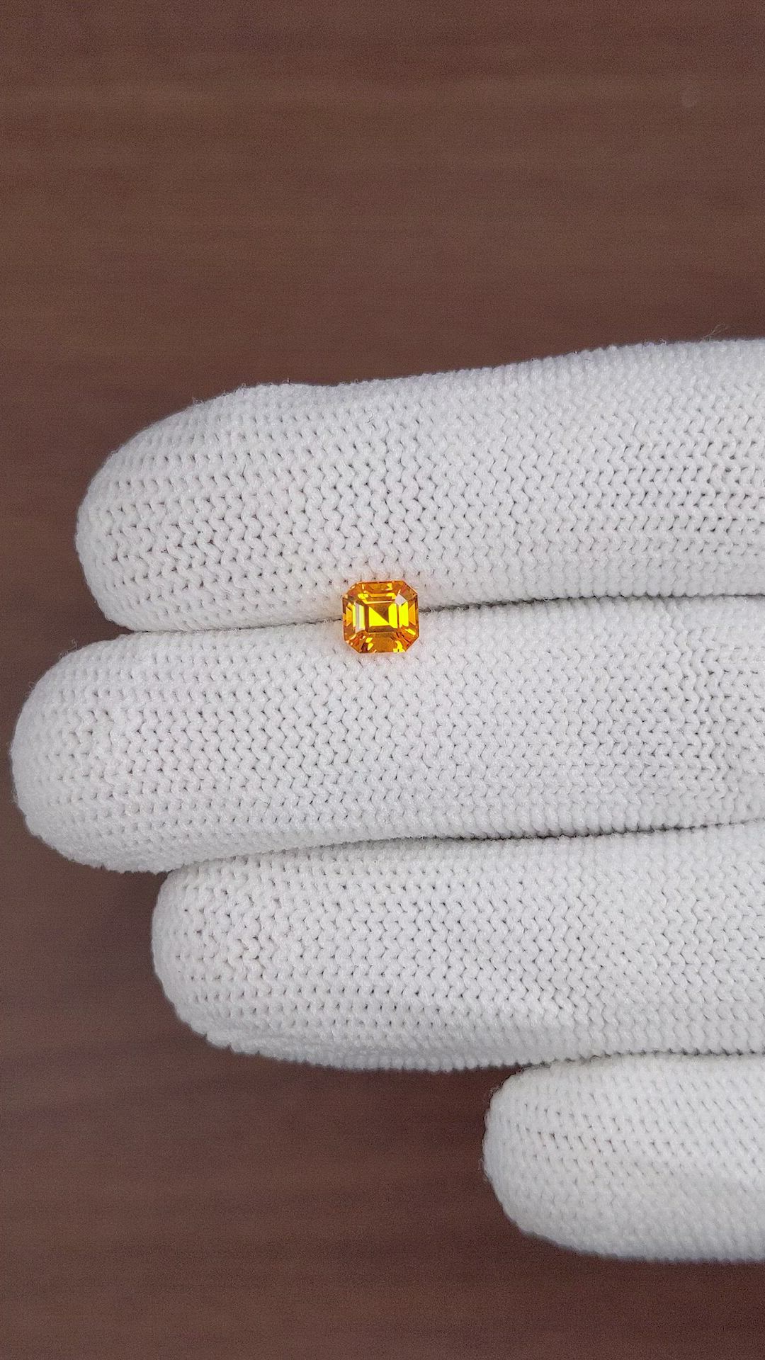 1.06 Ct. Yellowish Orange Sapphire from Ceylon (Sri Lanka) Size Video