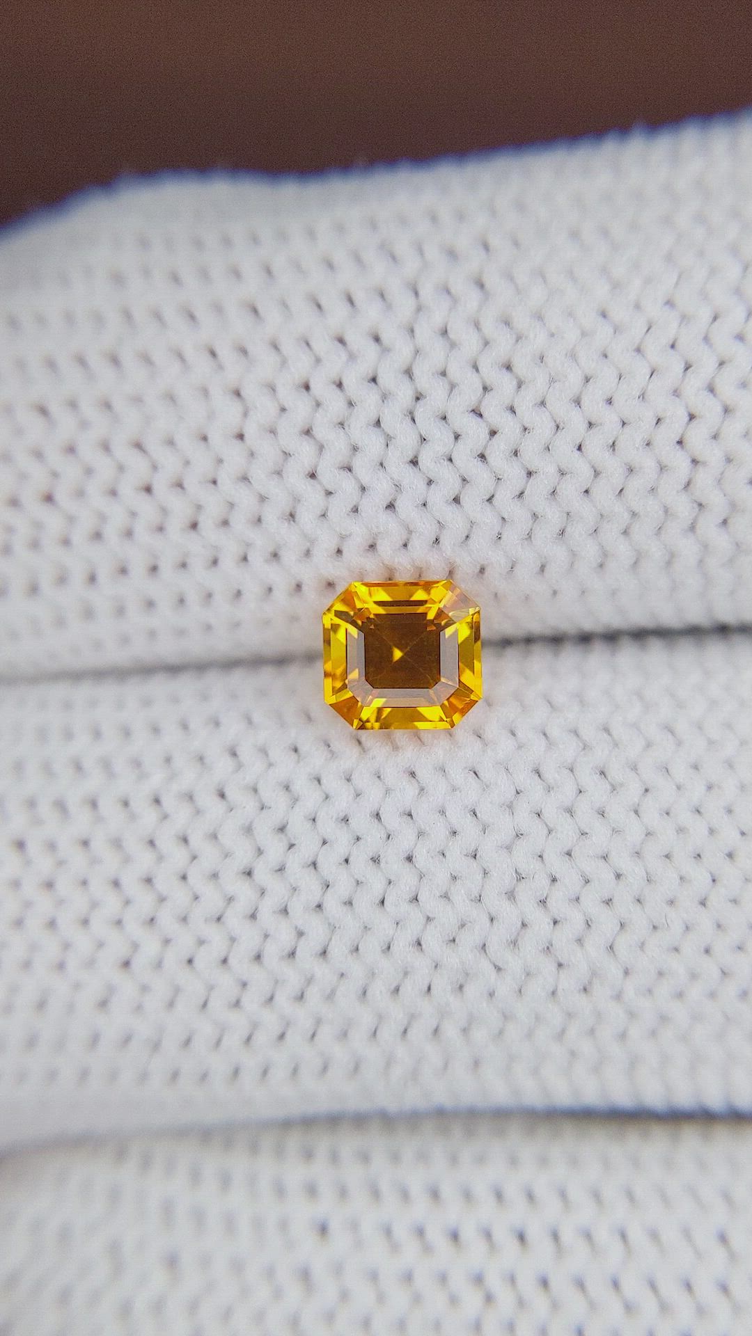 1.06 Ct. Yellowish Orange Sapphire from Ceylon (Sri Lanka) Size Video