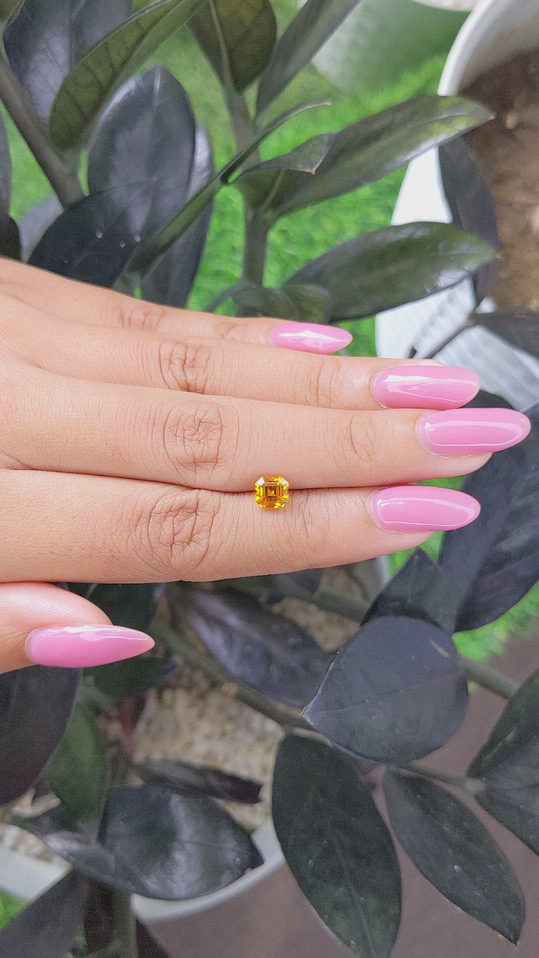 1.06 Ct. Yellowish Orange Sapphire from Ceylon (Sri Lanka) Size Video