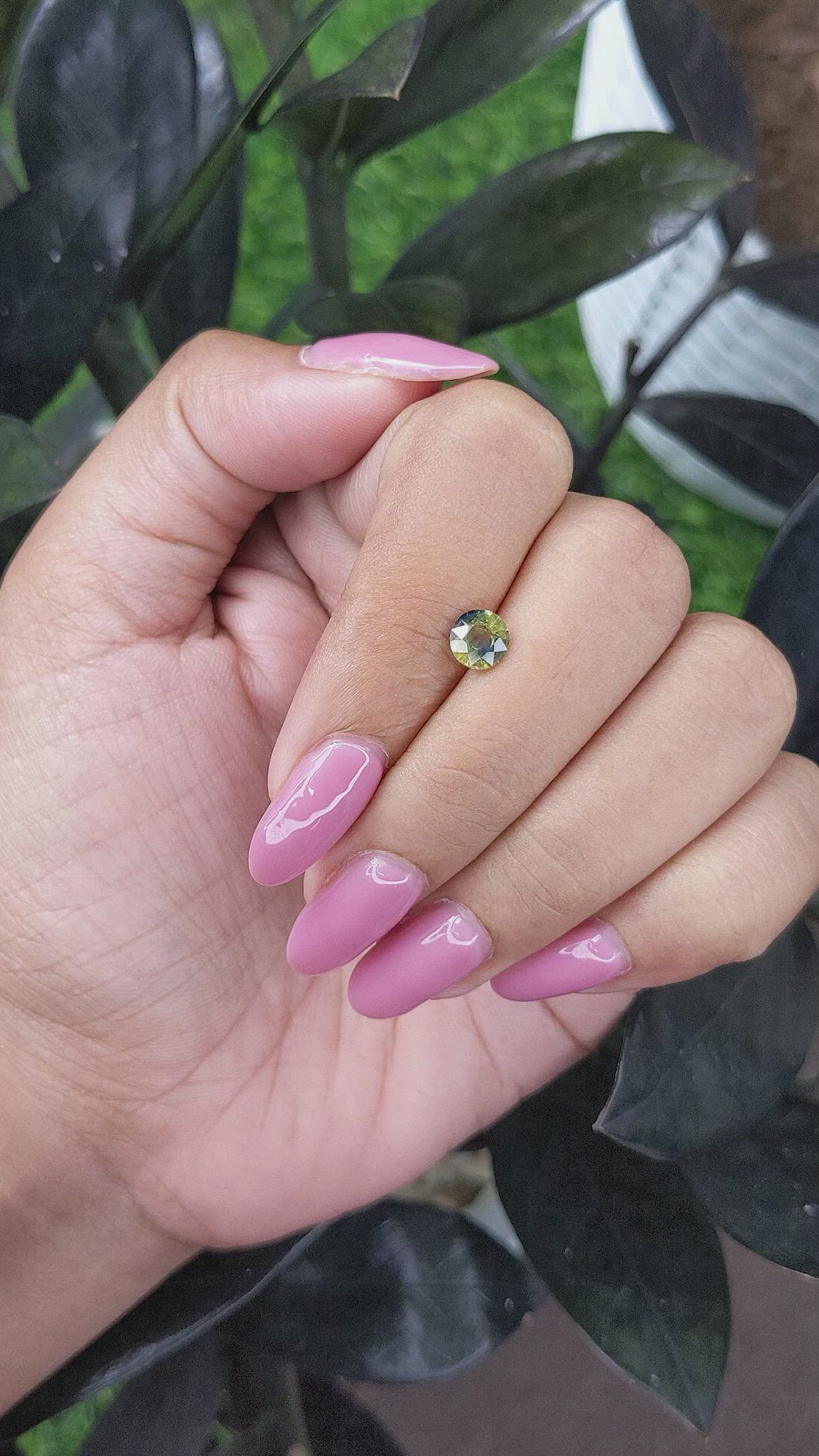 0.84 Ct. Bi Color Sapphire from Ceylon (Sri Lanka) Size Video