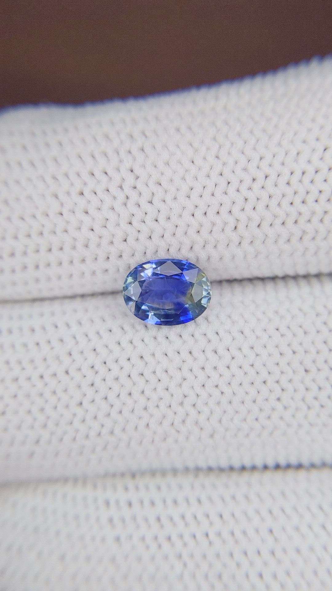 1.29 Ct. Bi Color Sapphire from Ceylon (Sri Lanka) Size Video