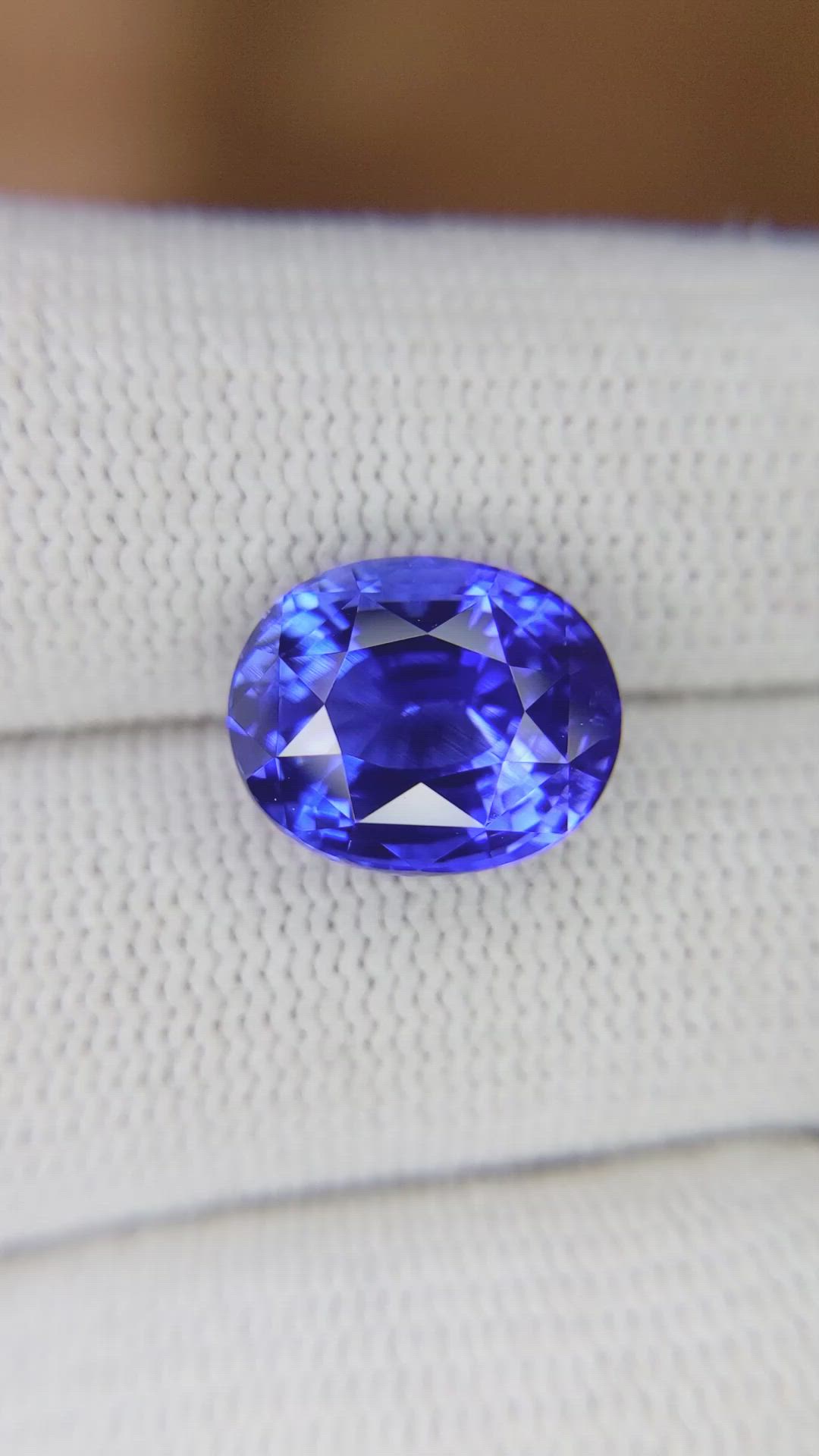 7.32 Ct. Blue Sapphire from Ceylon (Sri Lanka) Size Video