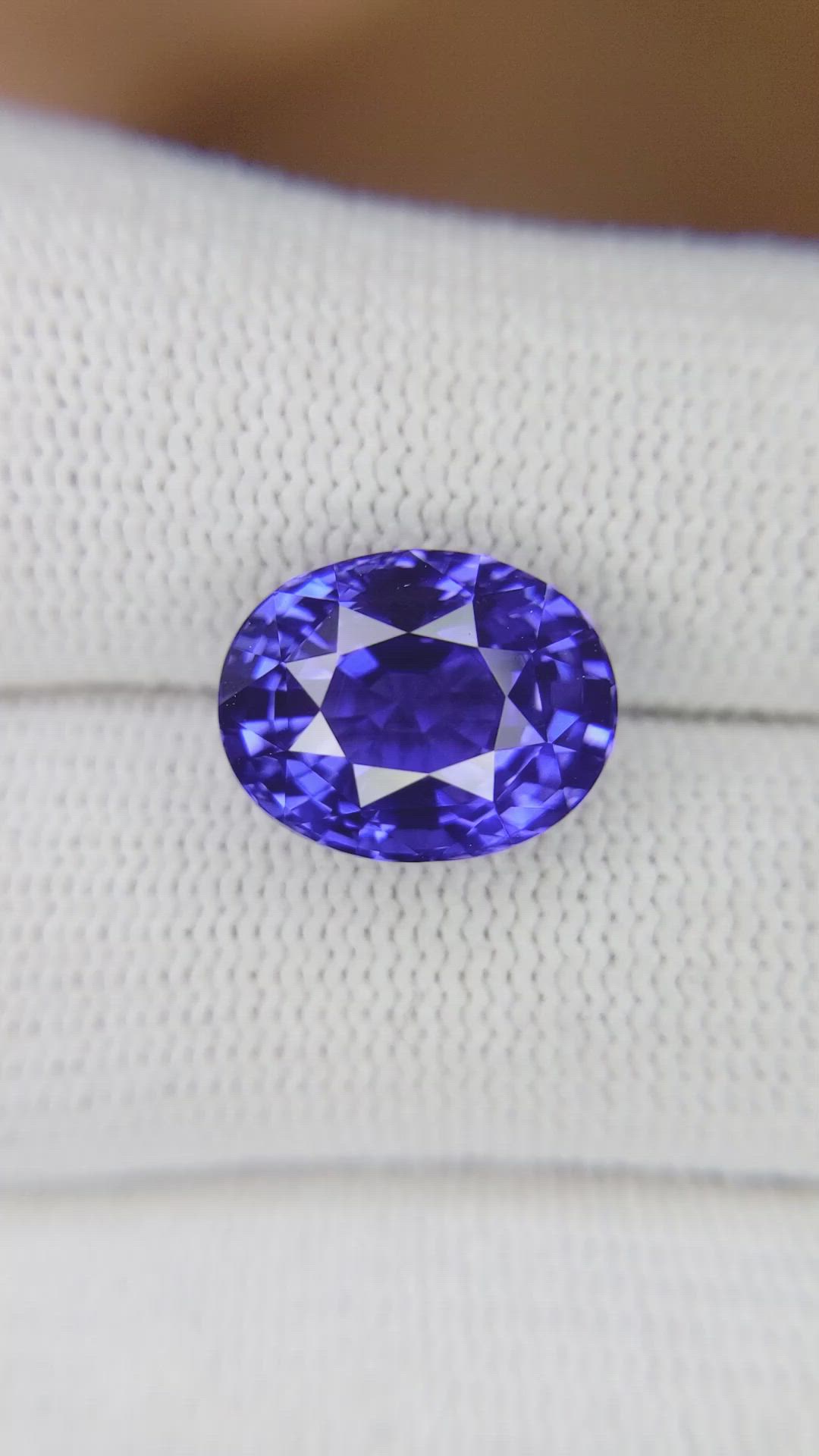8.03 Ct. Blue Sapphire from Ceylon (Sri Lanka) Size Video