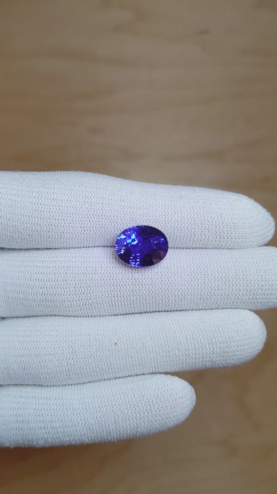 8.03 Ct. Blue Sapphire from Ceylon (Sri Lanka) Size Video