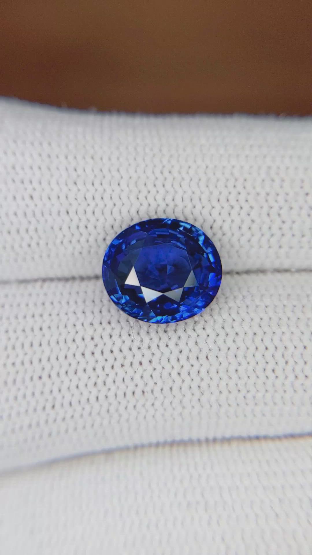 5.04 Ct. Blue Sapphire from Ceylon (Sri Lanka) Size Video