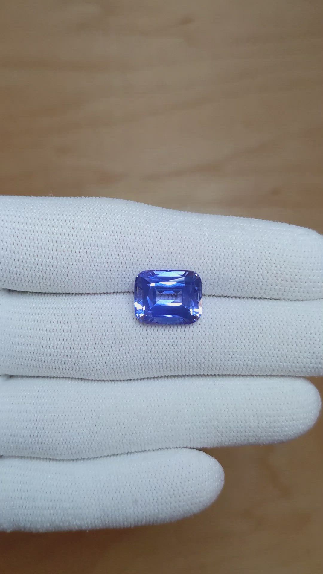 8.53 Ct. Blue Sapphire from Ceylon (Sri Lanka) Size Video