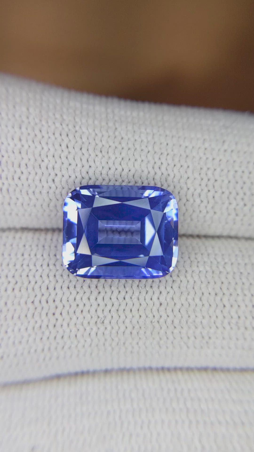 8.53 Ct. Blue Sapphire from Ceylon (Sri Lanka) Size Video