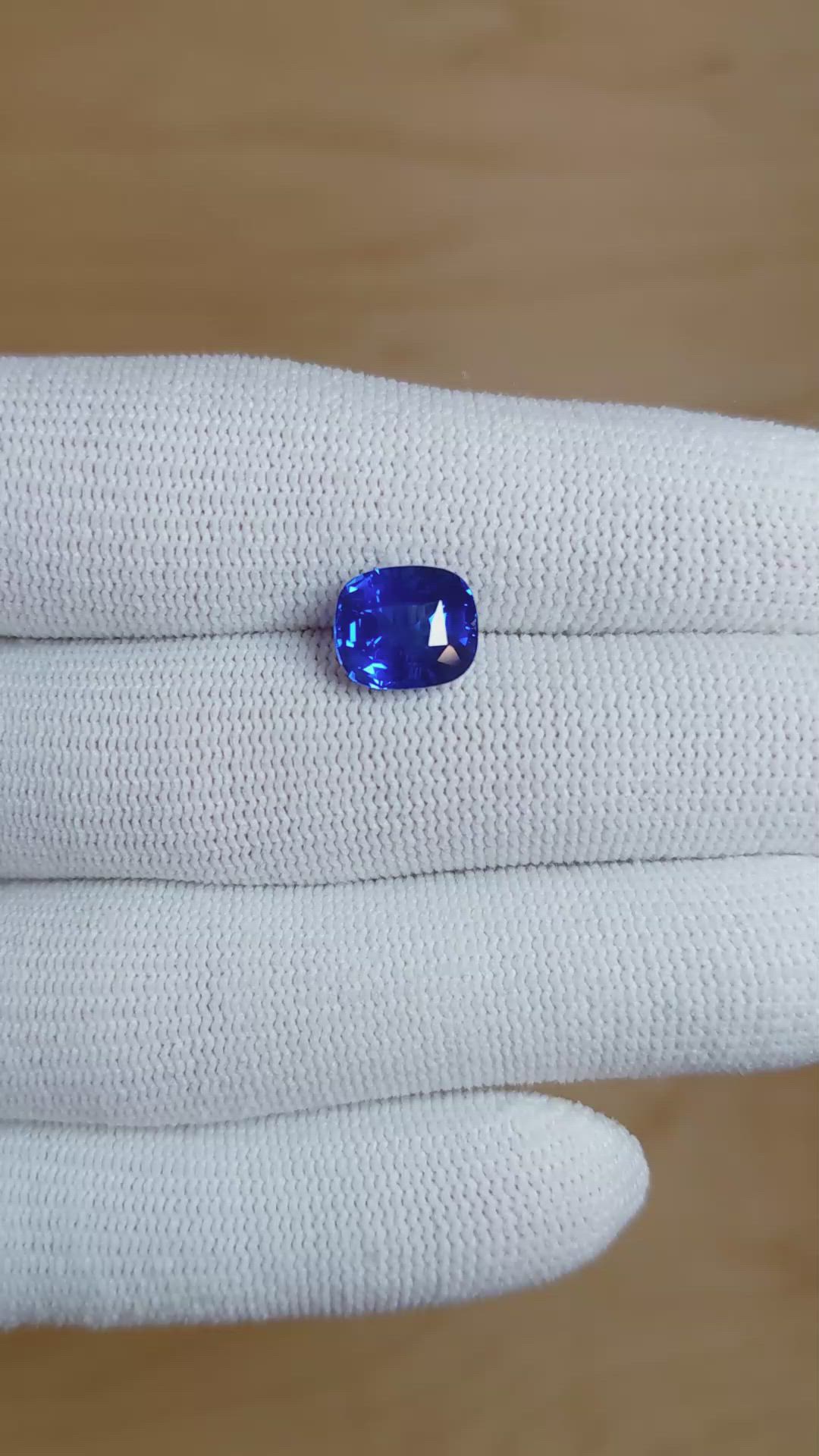 4.21 Ct. Blue Sapphire from Ceylon (Sri Lanka) Size Video