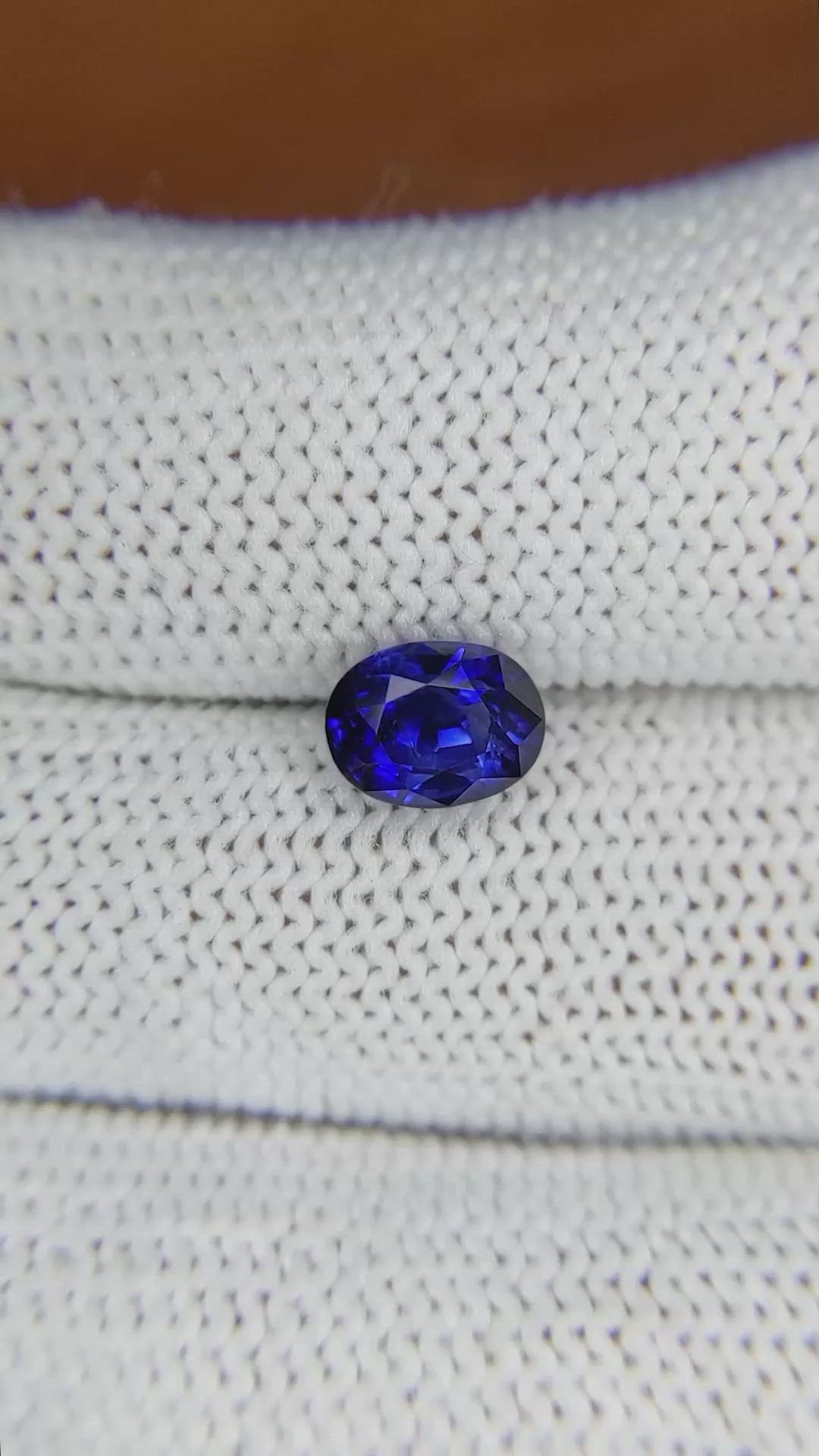 1.76 Ct. Blue Sapphire from Ceylon (Sri Lanka) Size Video