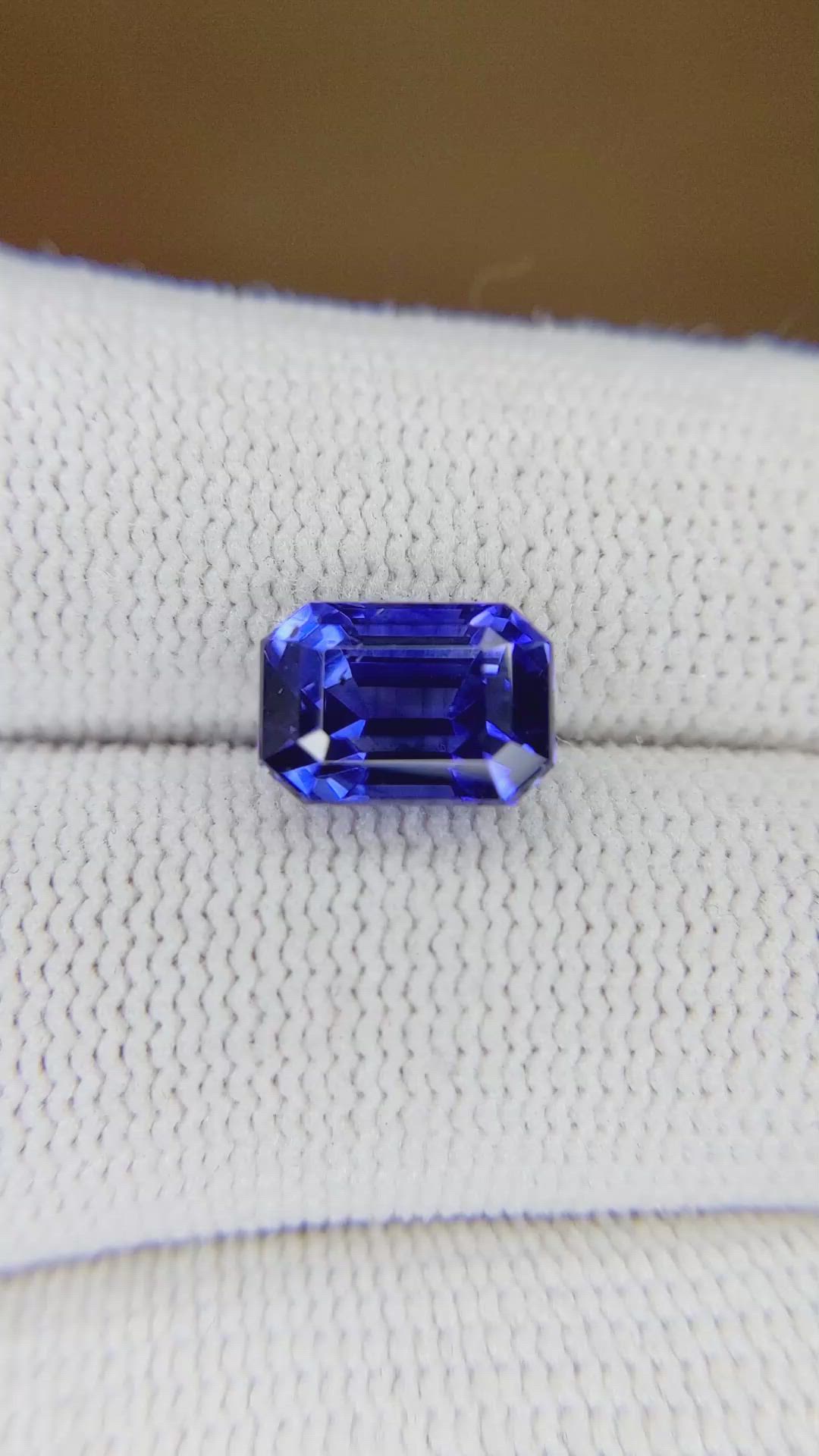 3.68 Ct. Blue Sapphire from Kashmir Size Video