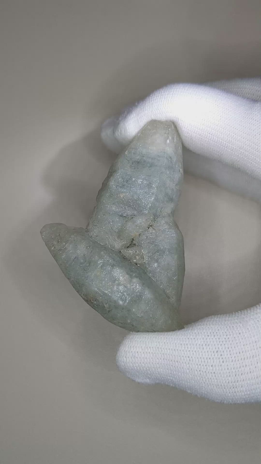 338.93 Ct. Bluish Grey Sapphire Crystal from Ceylon (Sri Lanka) Size Video