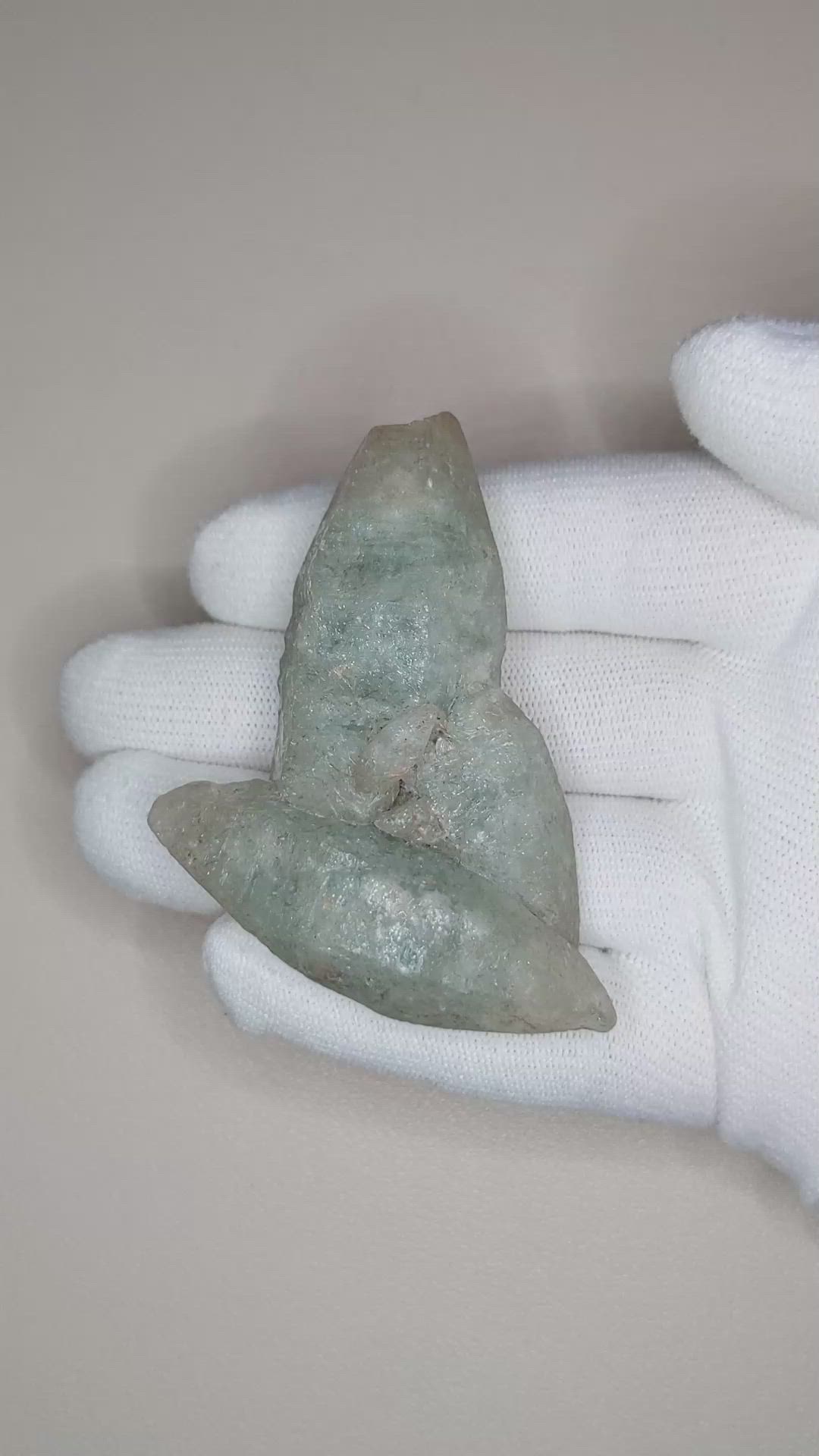 338.93 Ct. Bluish Grey Sapphire Crystal from Ceylon (Sri Lanka) Size Video