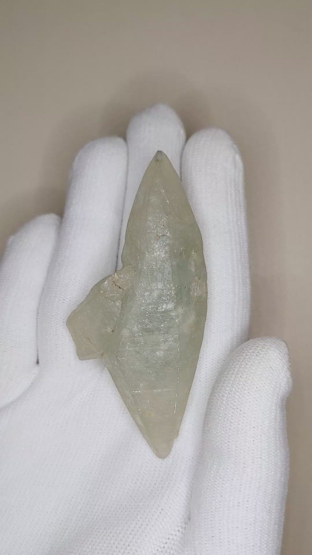252.06 Ct. Yellow Sapphire Crystal from Ceylon (Sri Lanka) Size Video