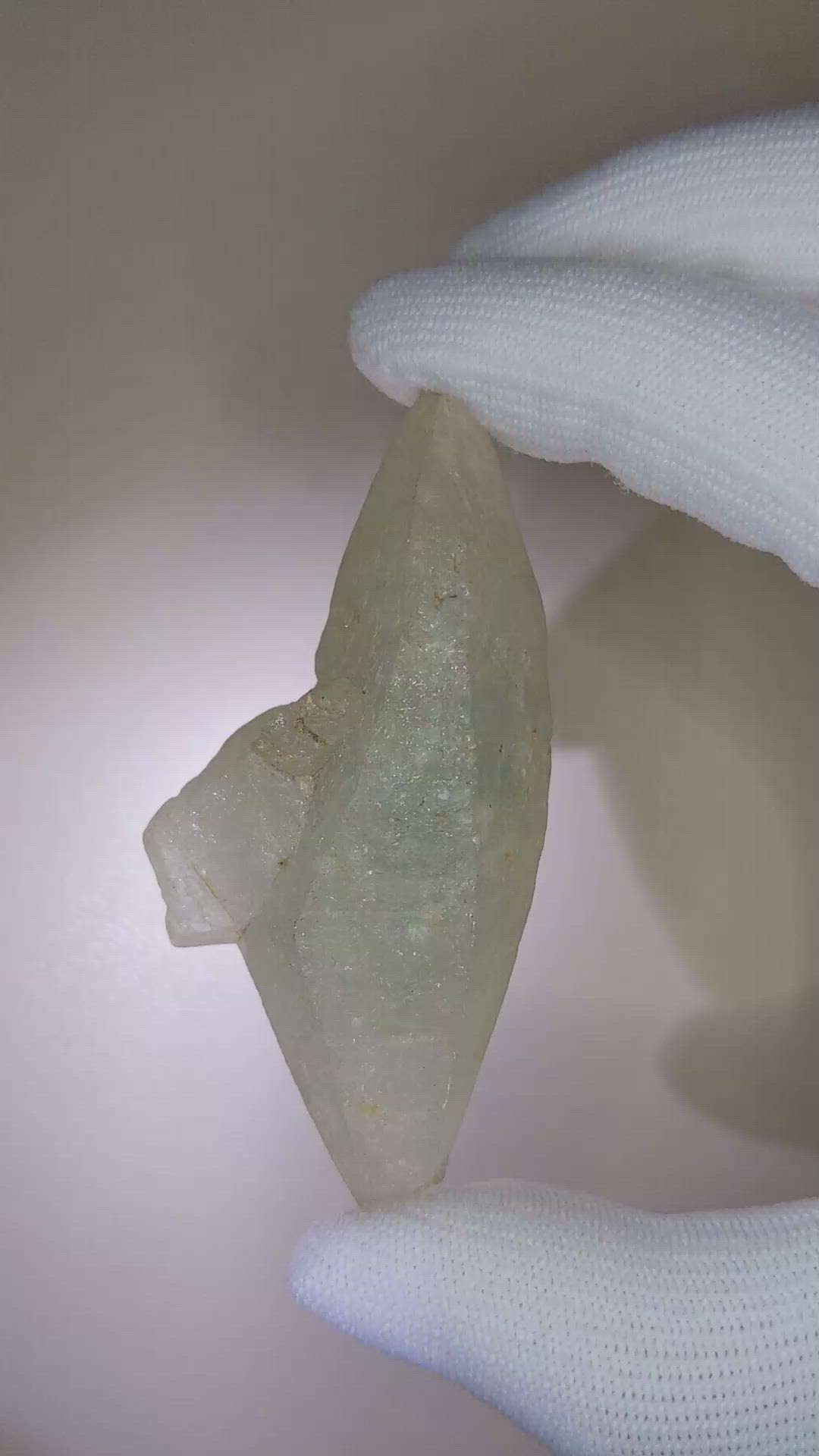 252.06 Ct. Yellow Sapphire Crystal from Ceylon (Sri Lanka) Size Video
