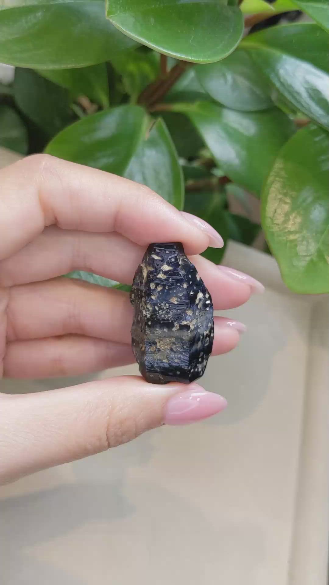 141.42 Ct. Blue Sapphire Crystal from Ceylon (Sri Lanka) Size Video