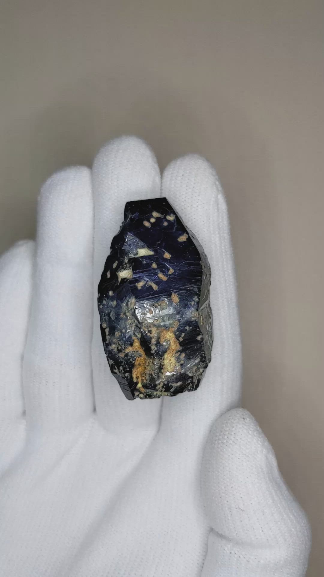 141.42 Ct. Blue Sapphire Crystal from Ceylon (Sri Lanka) Size Video