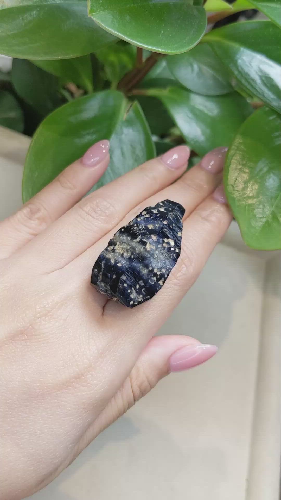 141.42 Ct. Blue Sapphire Crystal from Ceylon (Sri Lanka) Size Video