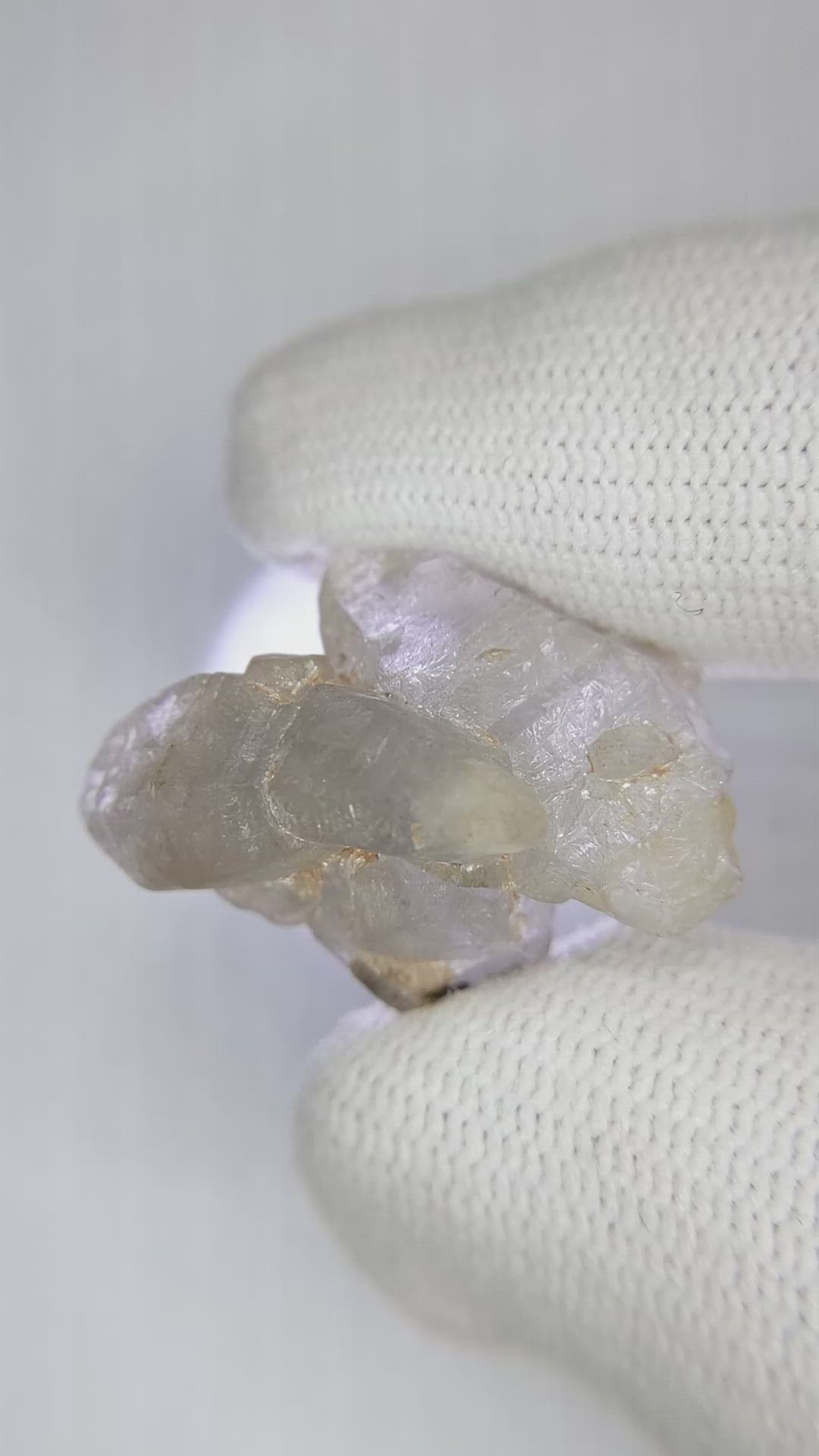 39.04 Ct. Grey Sapphire Crystal from Ceylon (Sri Lanka) Size Video