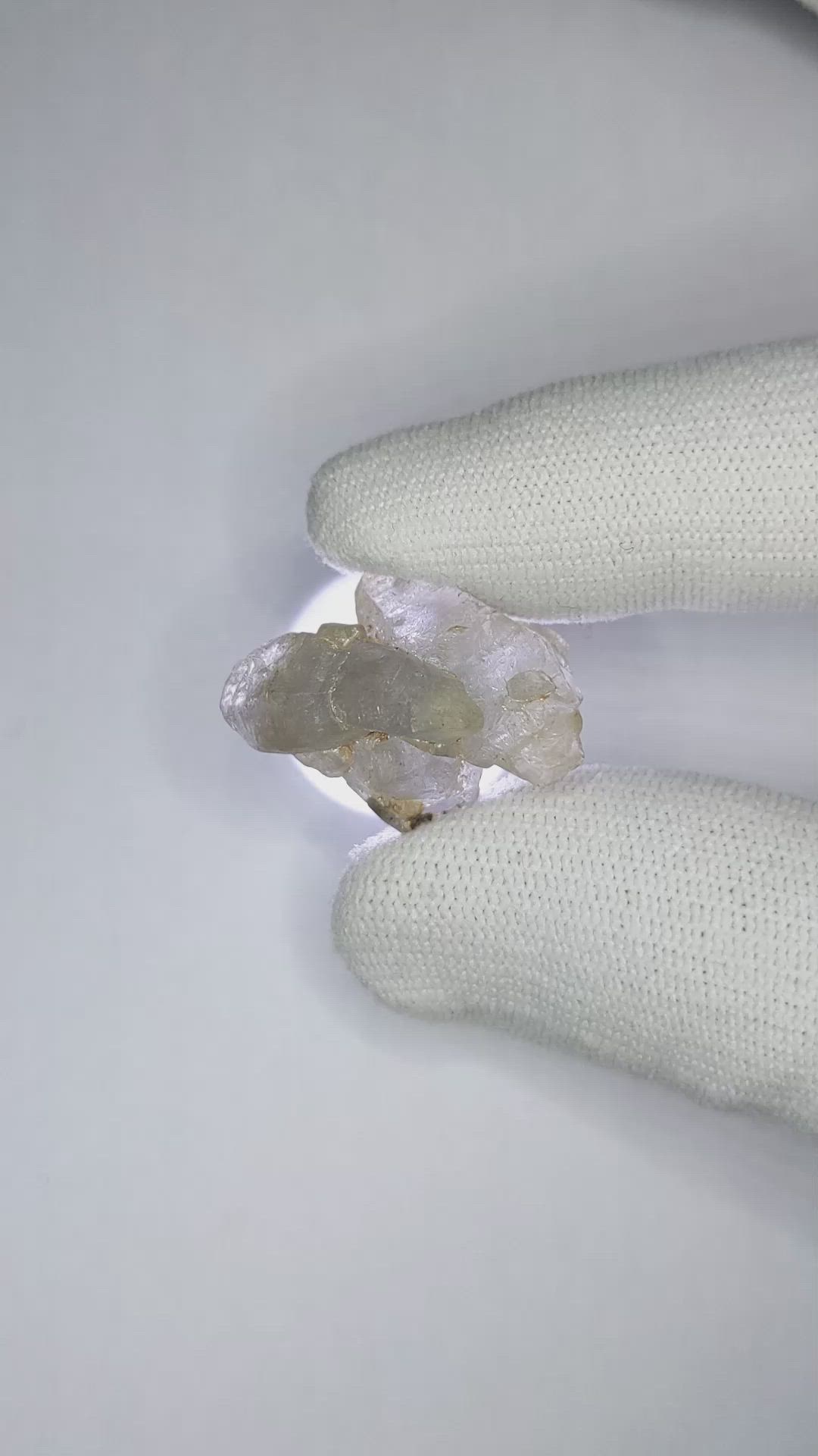 39.04 Ct. Grey Sapphire Crystal from Ceylon (Sri Lanka) Size Video