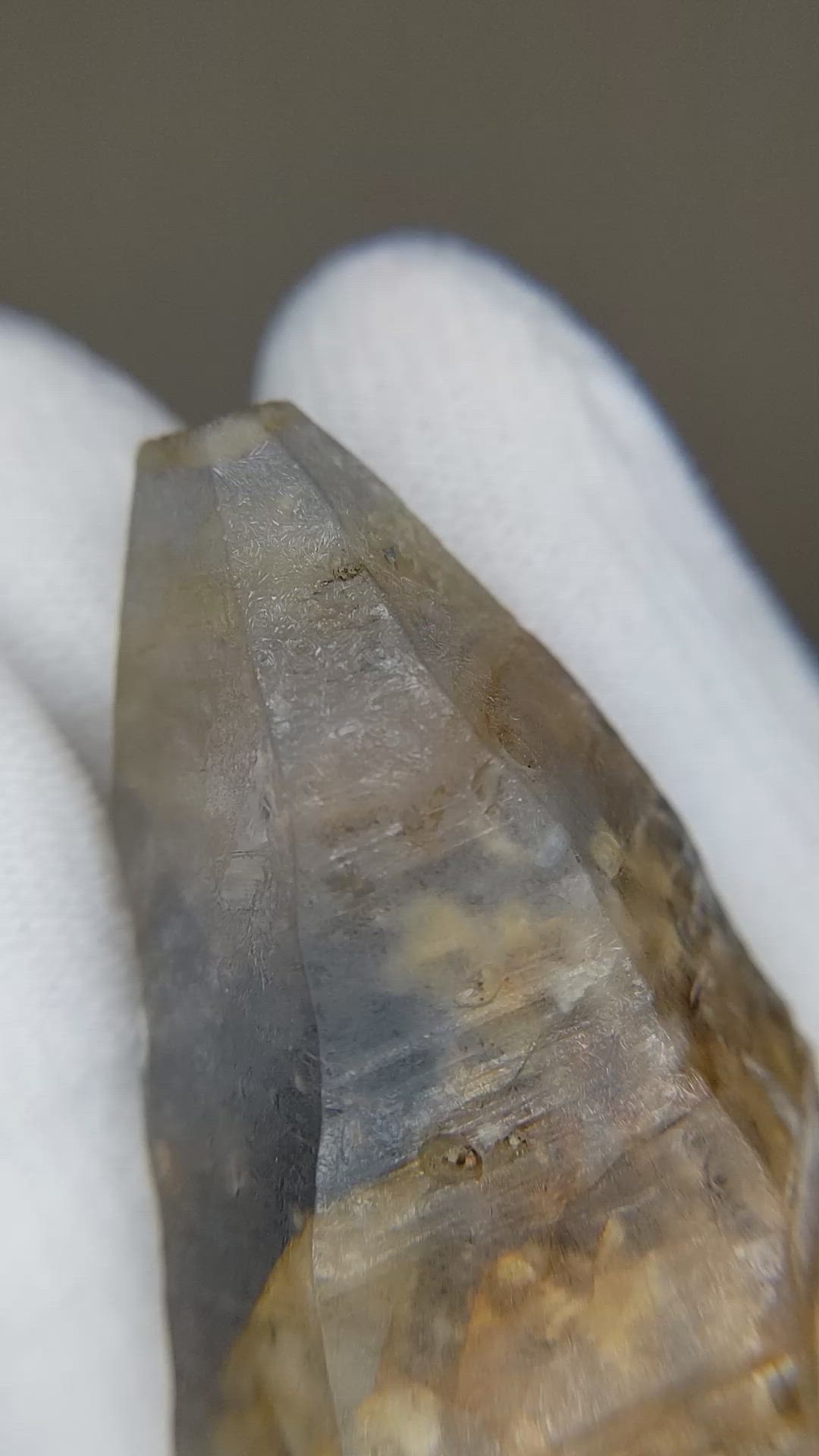 308.78 Ct. Yellowish Brown Sapphire Crystal from Ceylon (Sri Lanka) Size Video