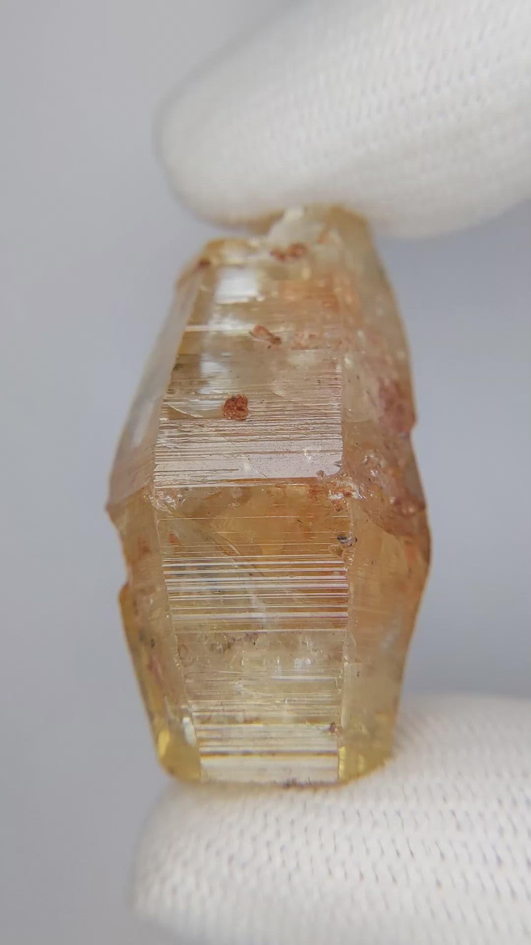 105.02 Ct. Yellow Sapphire Crystal from Ceylon (Sri Lanka) Size Video