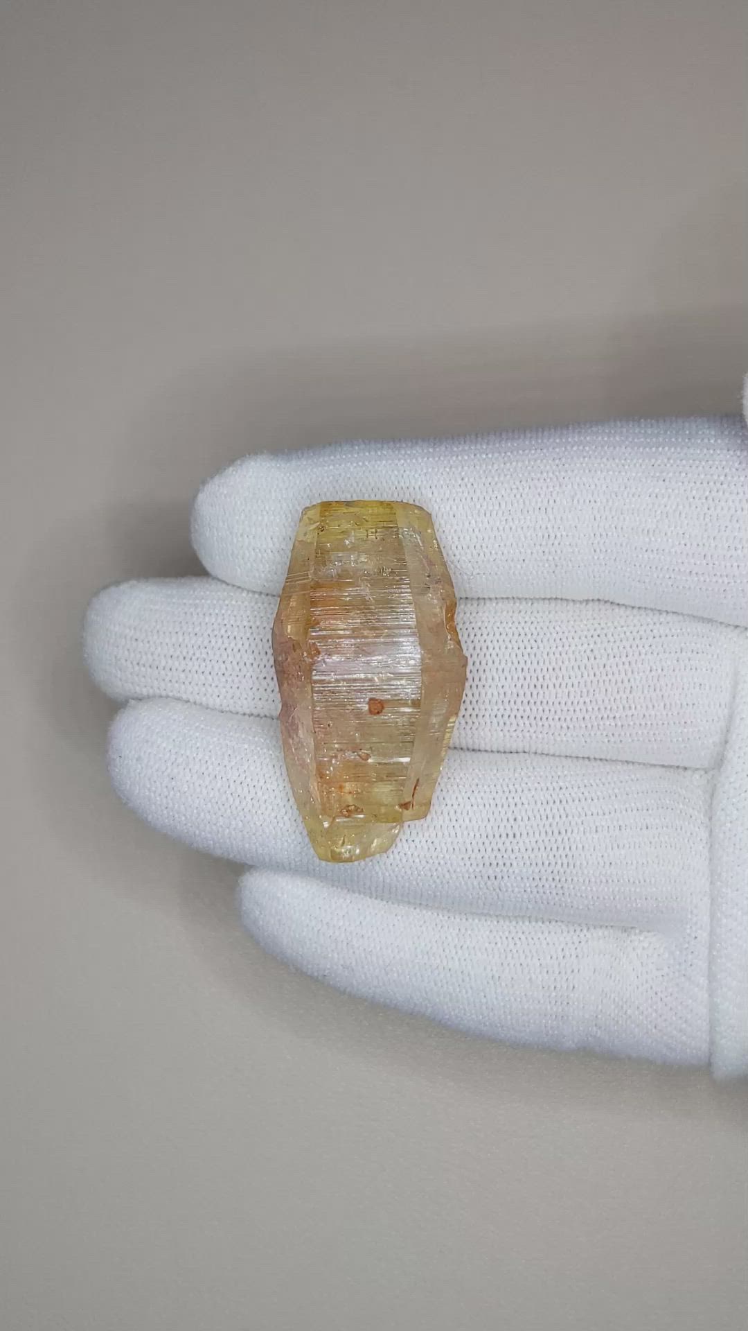 105.02 Ct. Yellow Sapphire Crystal from Ceylon (Sri Lanka) Size Video