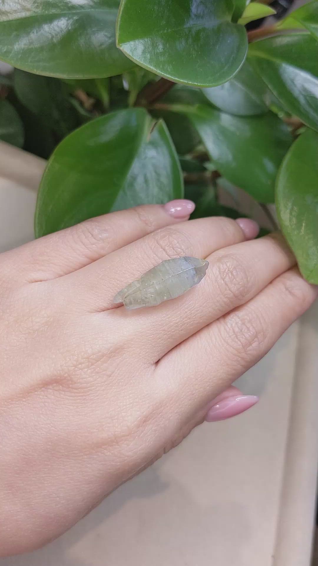 25.46 Ct. Bi Color Sapphire Crystal from Ceylon (Sri Lanka) Size Video