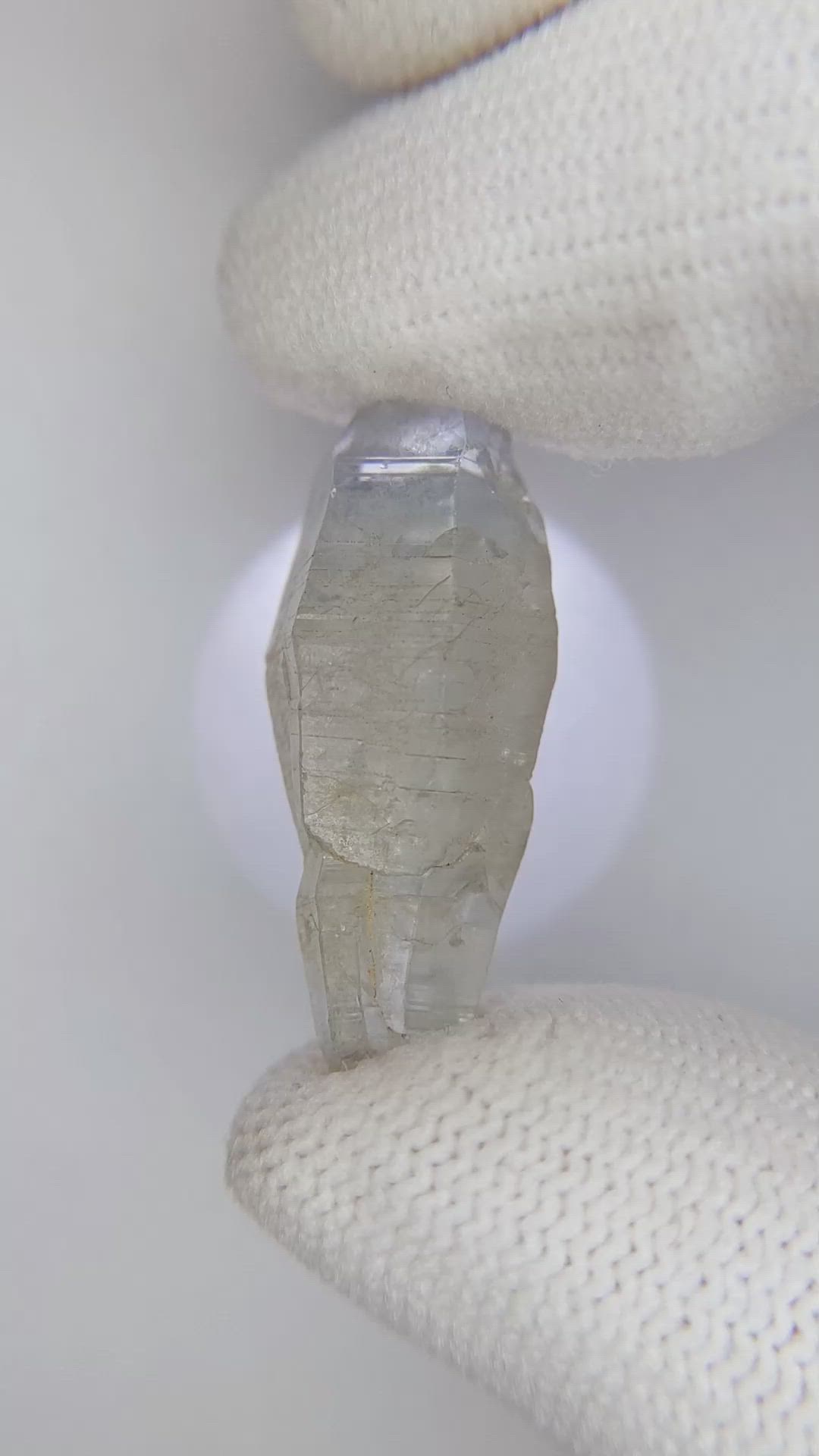 25.46 Ct. Bi Color Sapphire Crystal from Ceylon (Sri Lanka) Size Video